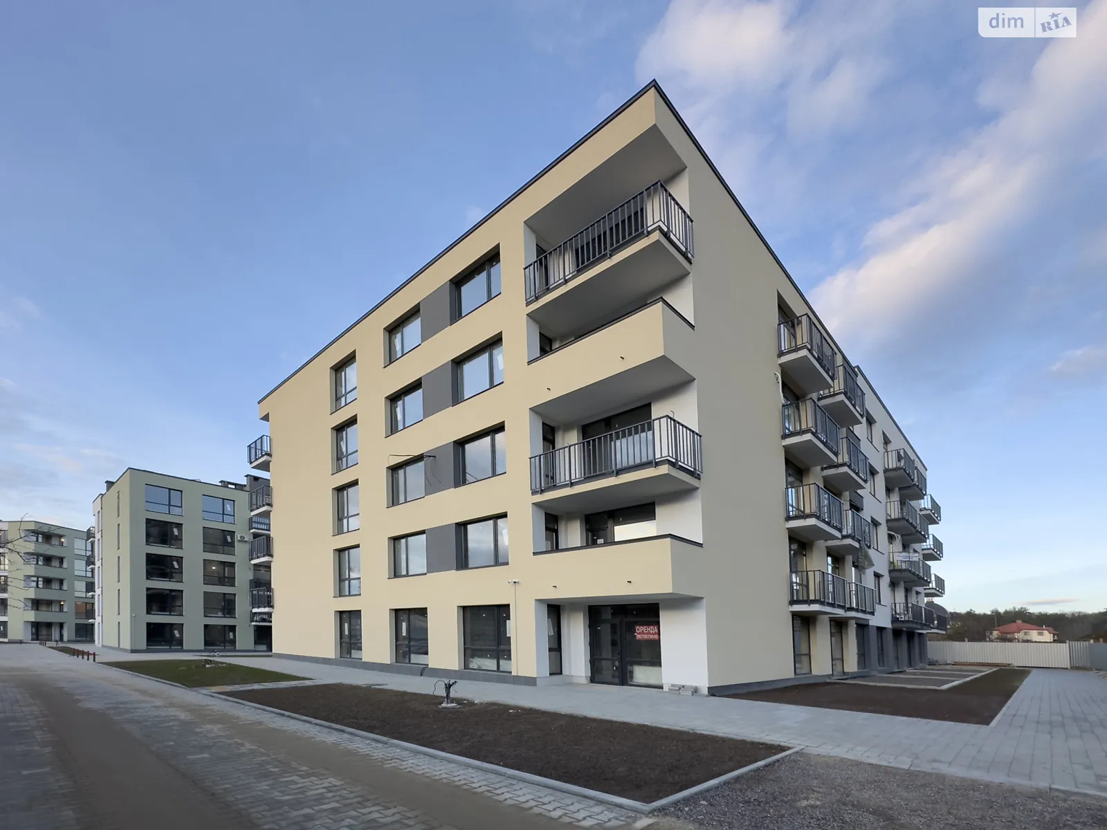 Продается 2-комнатная квартира 55 кв. м в Брюховичах, ул. Независимости, 19 - фото 1