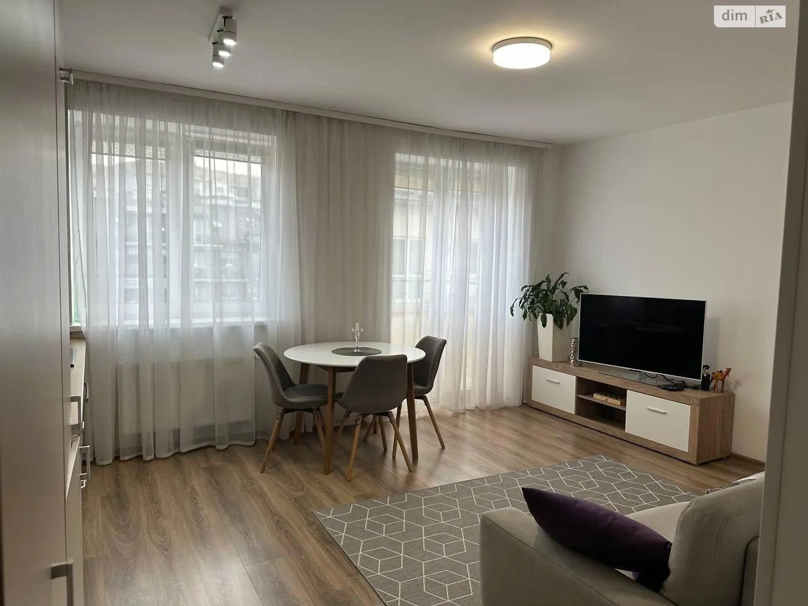 Продается 1-комнатная квартира 46 кв. м в Львове, ул. Родниковая - фото 1