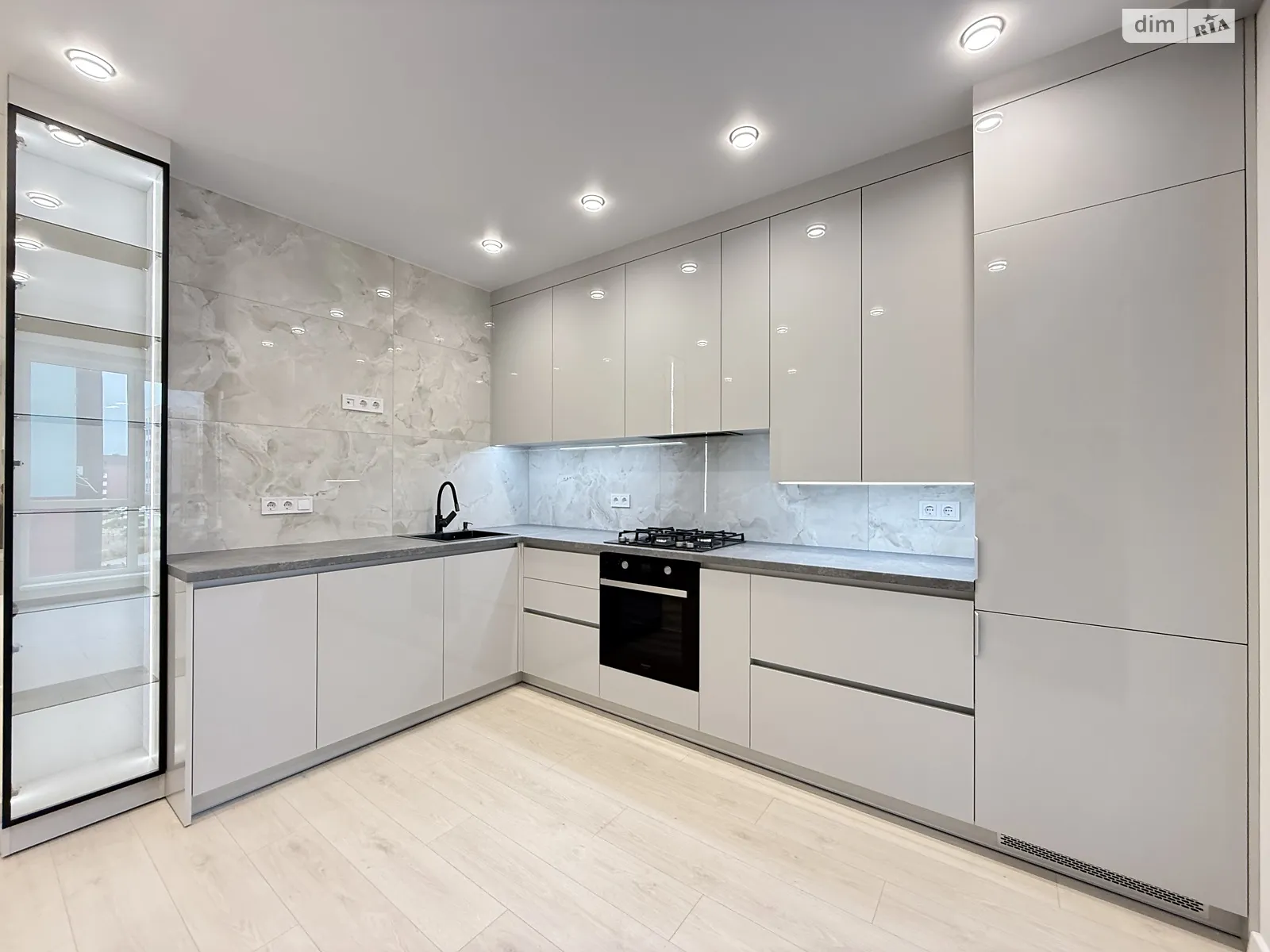 Продается 2-комнатная квартира 63 кв. м в Ровно, ул. Студенческая, 24А - фото 1