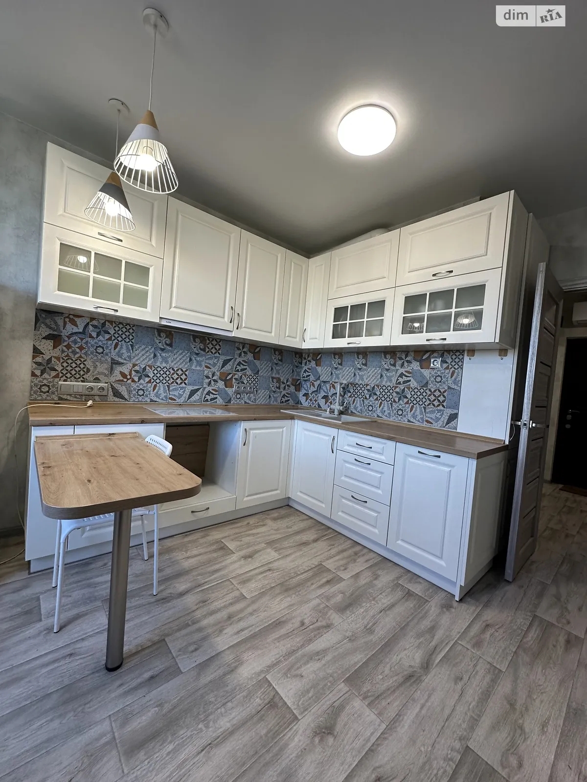 Продається 1-кімнатна квартира 43 кв. м у Лиманці, вул. Перлинна, 1Б - фото 1