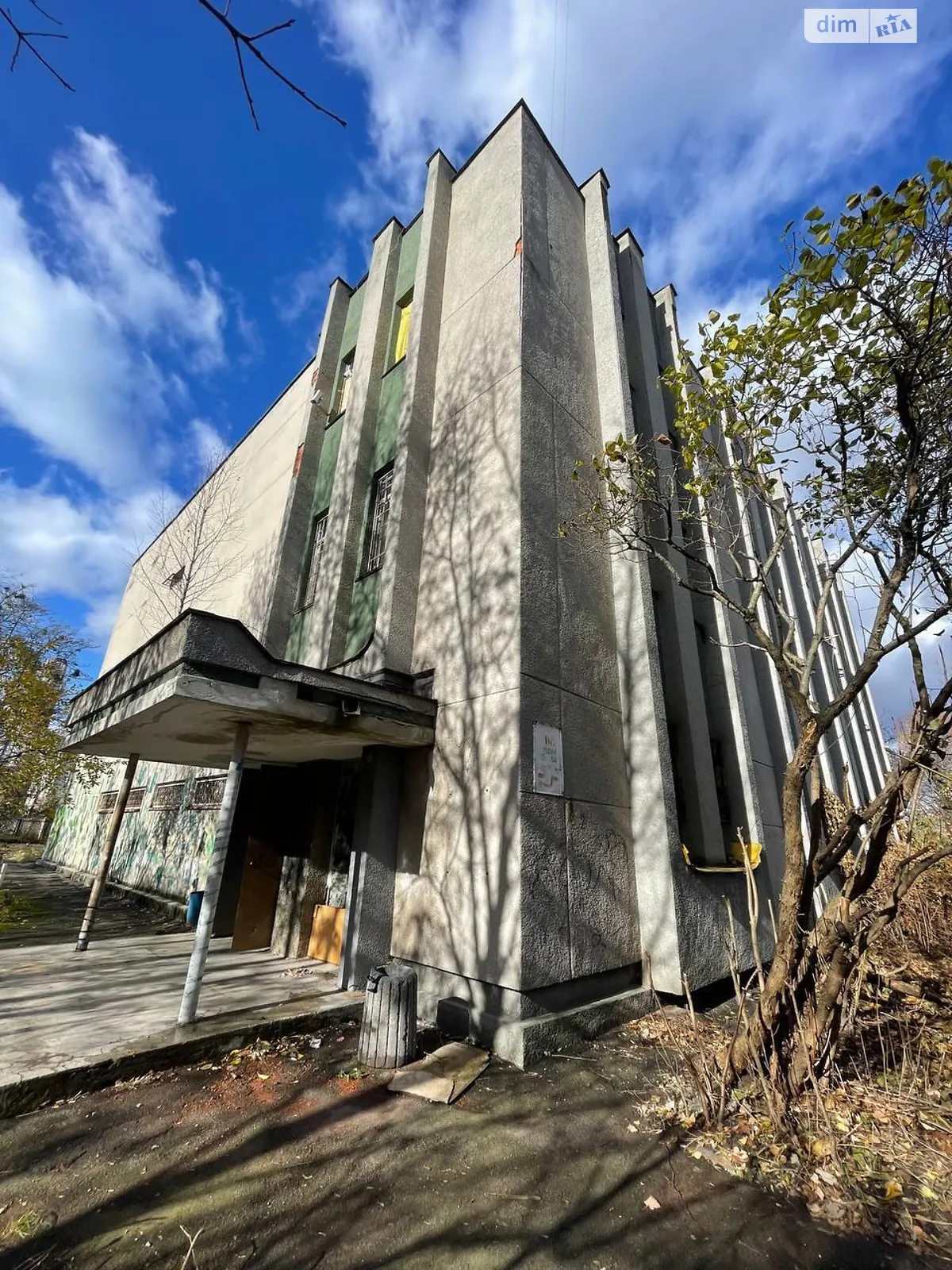 Сдается в аренду помещения свободного назначения 1903 кв. м в 3-этажном здании, цена: 10000 $ - фото 1