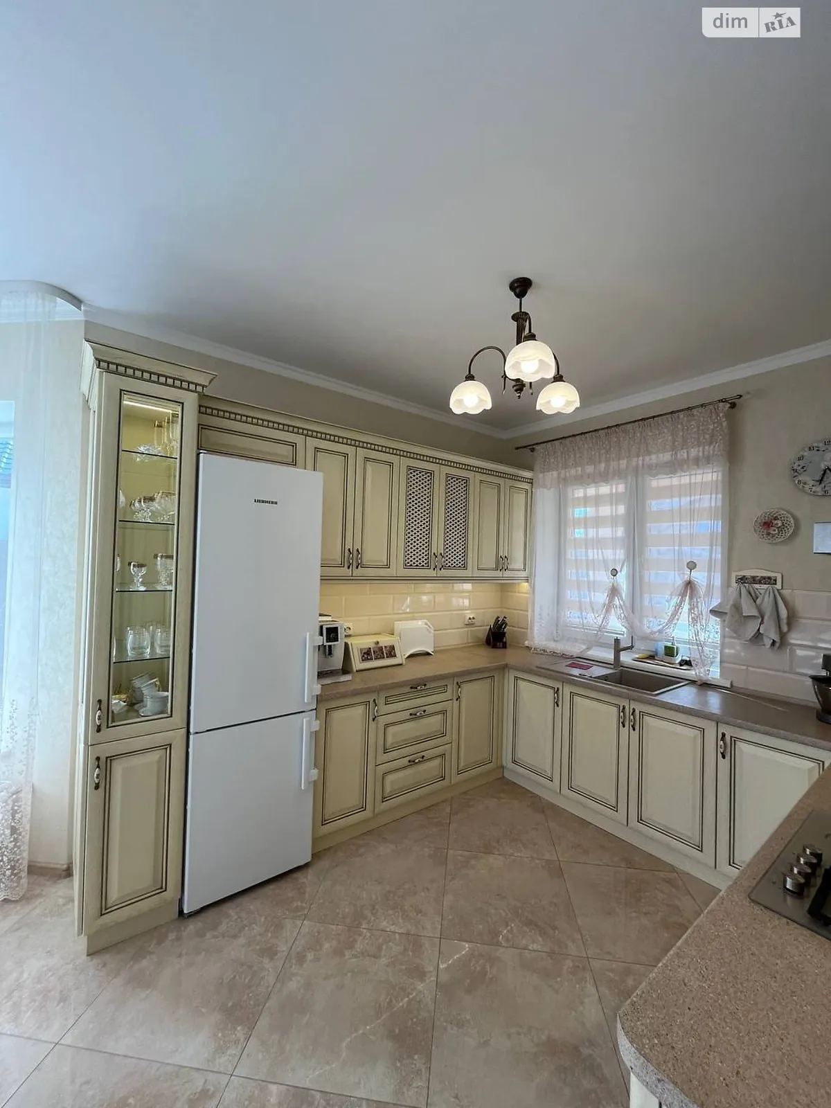 Здається в оренду будинок 2 поверховий 230 кв. м з садом, цена: 1700 $ - фото 1