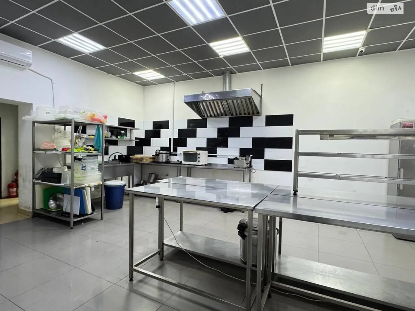 Сдается в аренду помещения свободного назначения 86 кв. м в 1-этажном здании, цена: 20600 грн - фото 1