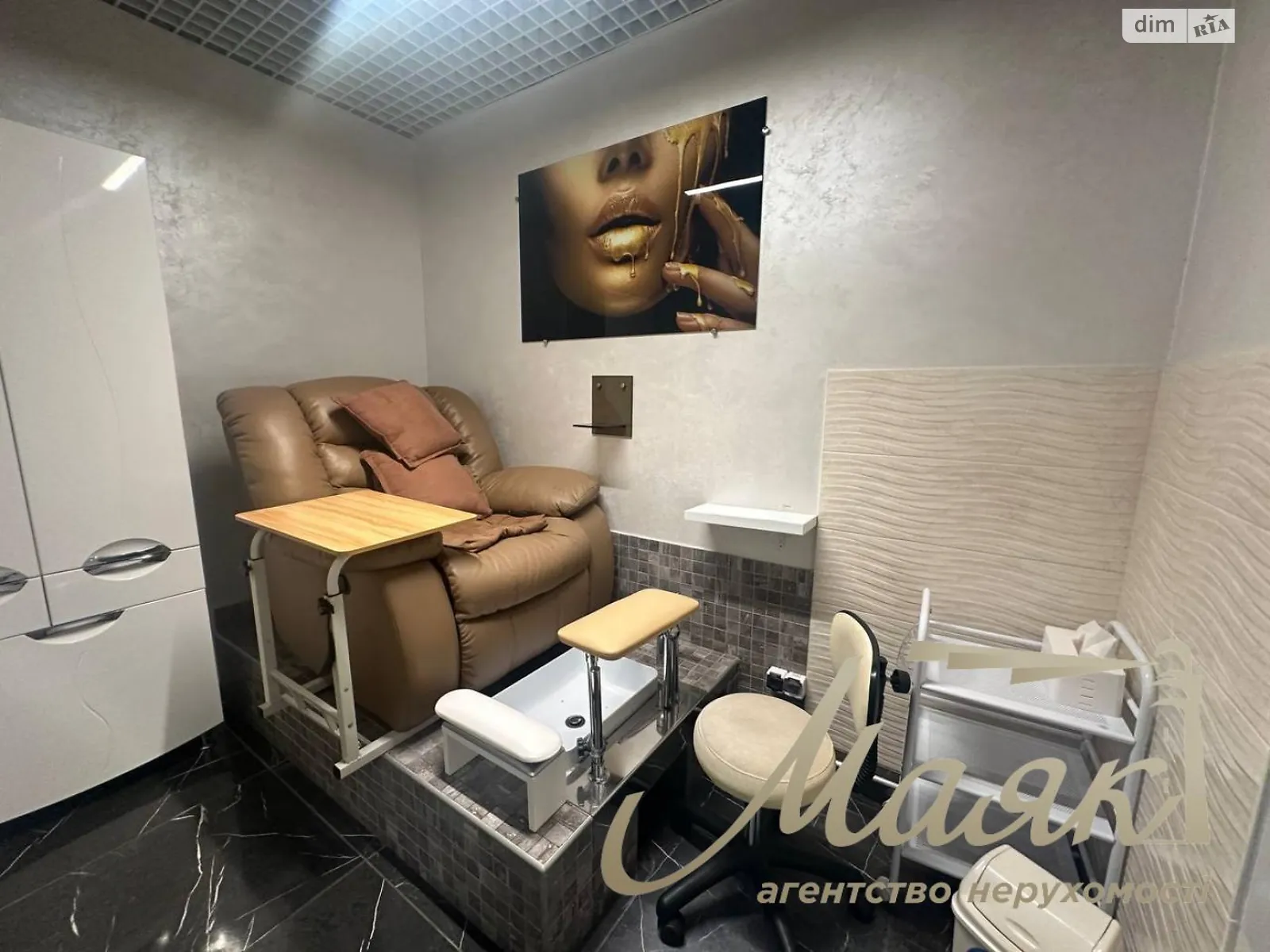 Сдается в аренду помещения свободного назначения 47.2 кв. м в 15-этажном здании, цена: 950 $ - фото 1