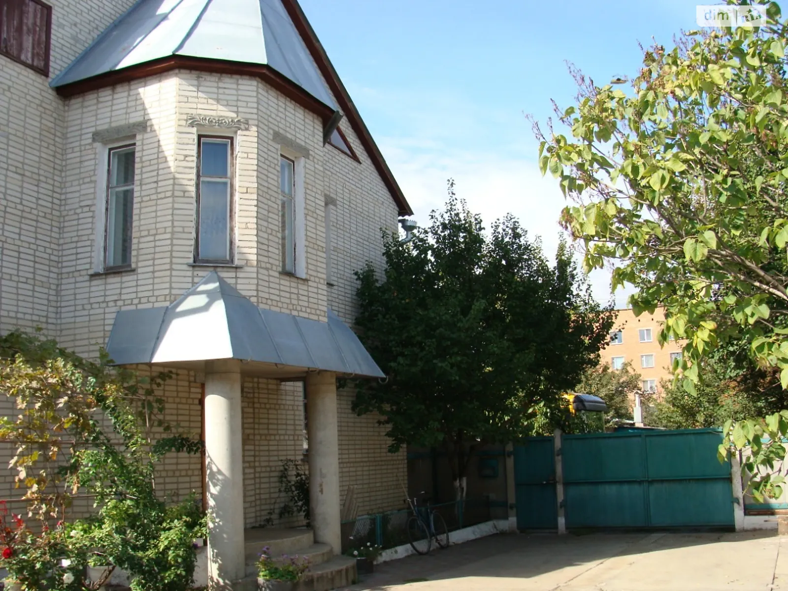 Продается дом на 2 этажа 180 кв. м с мансардой, цена: 35000 $ - фото 1