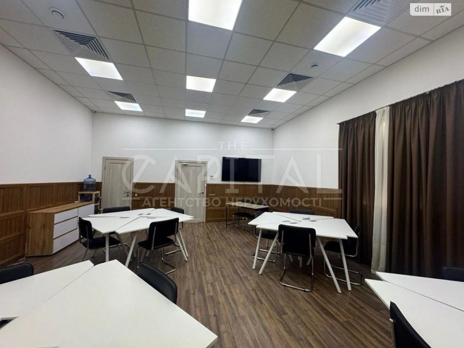 Продается офис 153 кв. м в бизнес-центре, цена: 200000 $ - фото 1