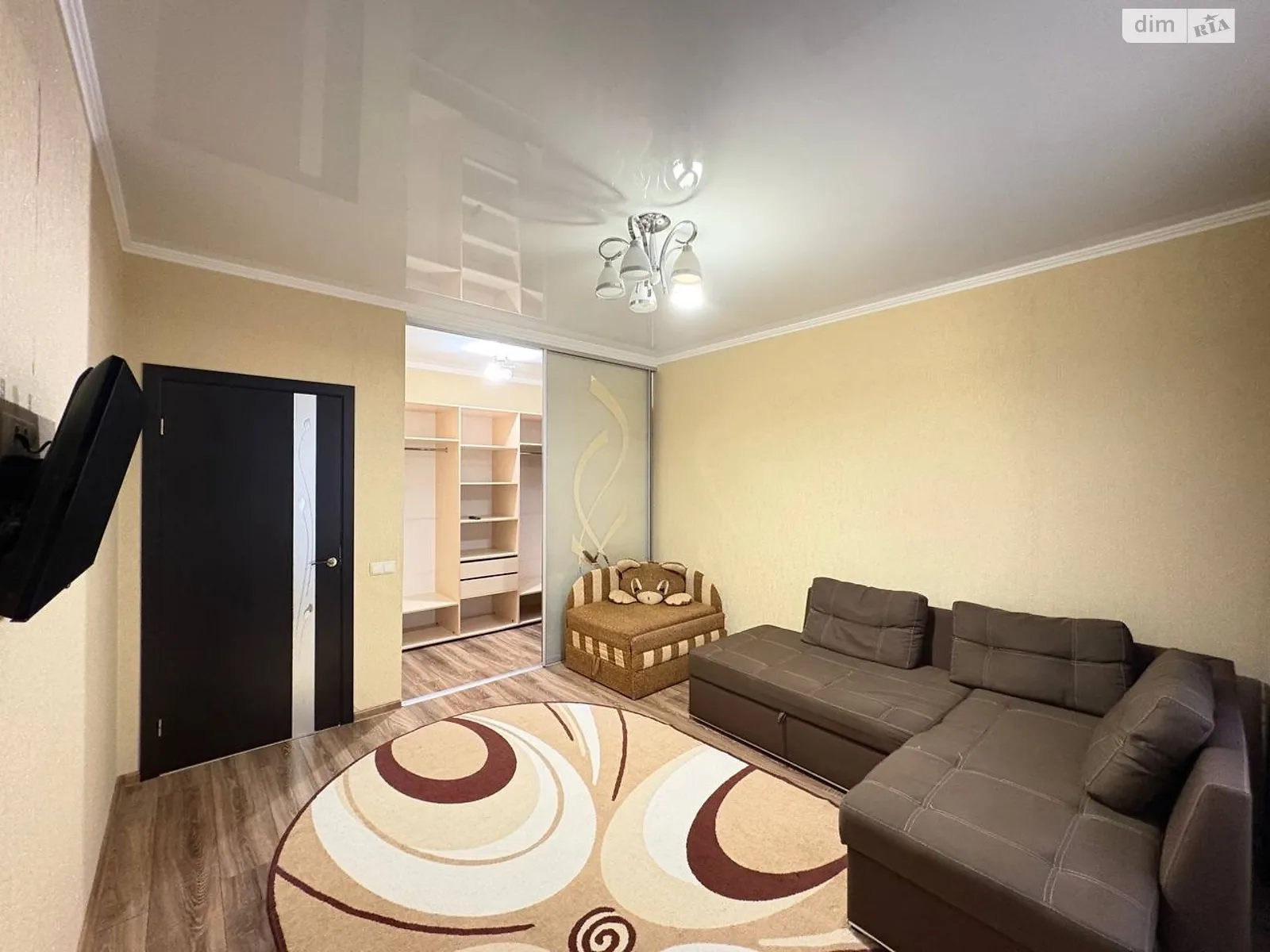 Продается 1-комнатная квартира 45 кв. м в Лиманке, мас. Радужный - фото 1