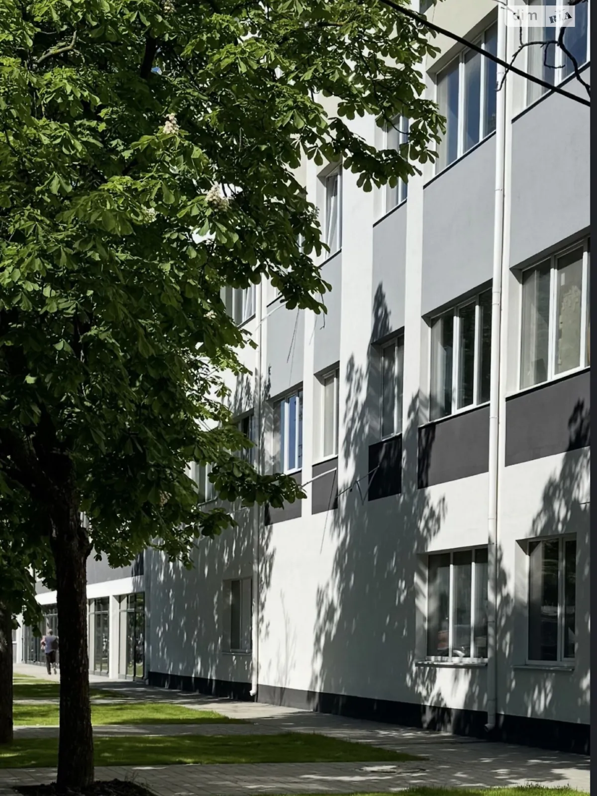 Продается 1-комнатная квартира 37.3 кв. м в Ужгороде, ул. Сергея Мартина(Парижской Коммуны), 4 - фото 1