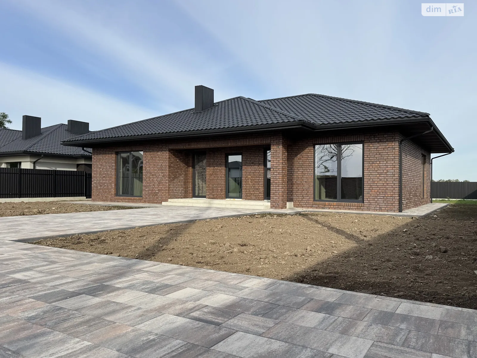 Продается одноэтажный дом 162 кв. м с бассейном, цена: 180000 $ - фото 1