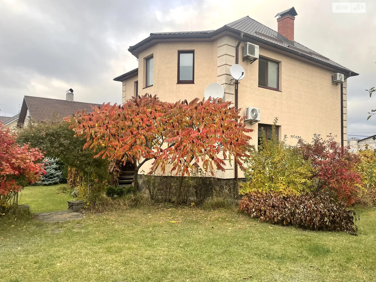 Сдается в аренду дом на 2 этажа 224 кв. м с мебелью, цена: 1000 $ - фото 1