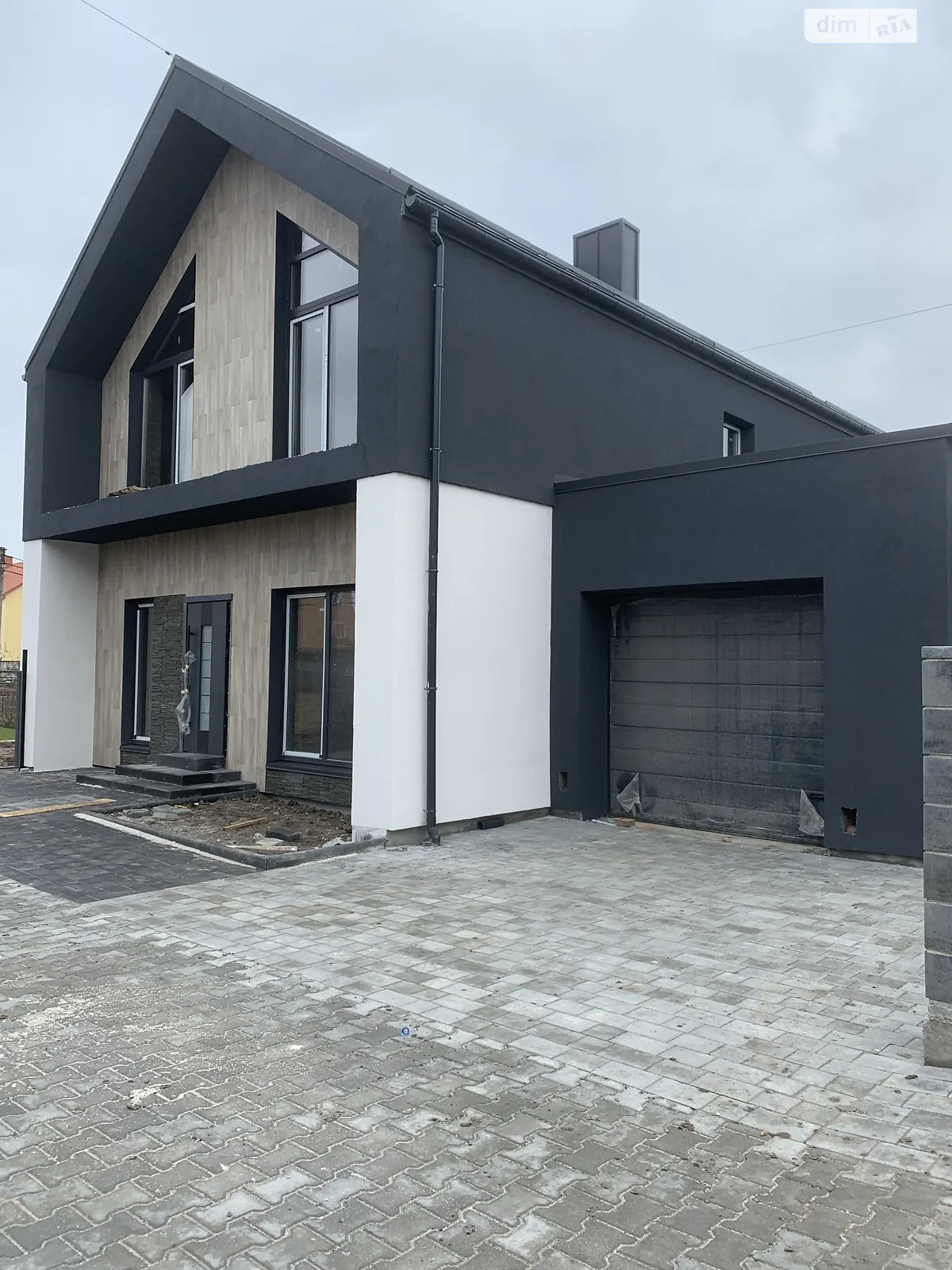 Продается дом на 2 этажа 1808 кв. м с верандой, цена: 135000 $ - фото 1