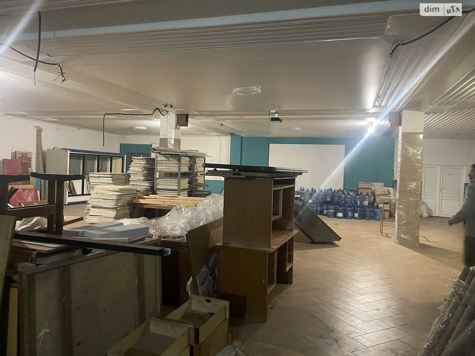 Сдается в аренду объект сферы услуг 294 кв. м в 1-этажном здании, цена: 58800 грн - фото 1