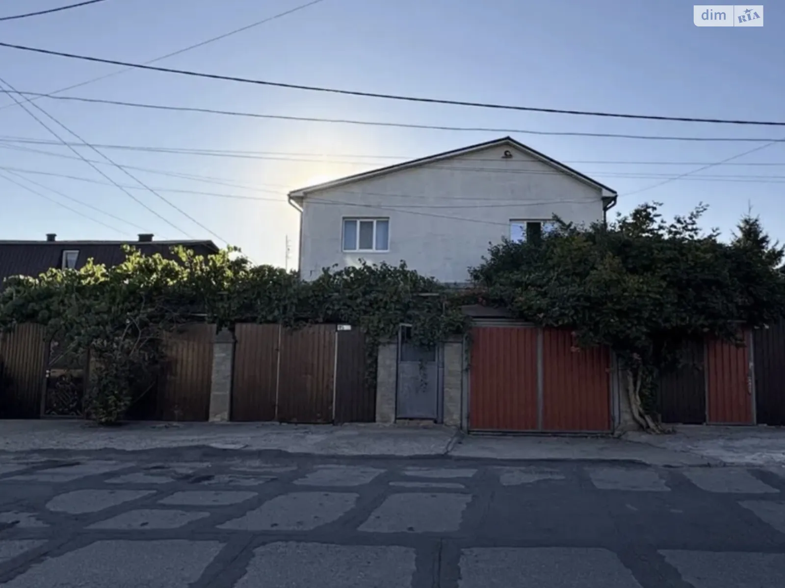 Продается дом на 2 этажа 233 кв. м с баней/сауной, цена: 145000 $ - фото 1