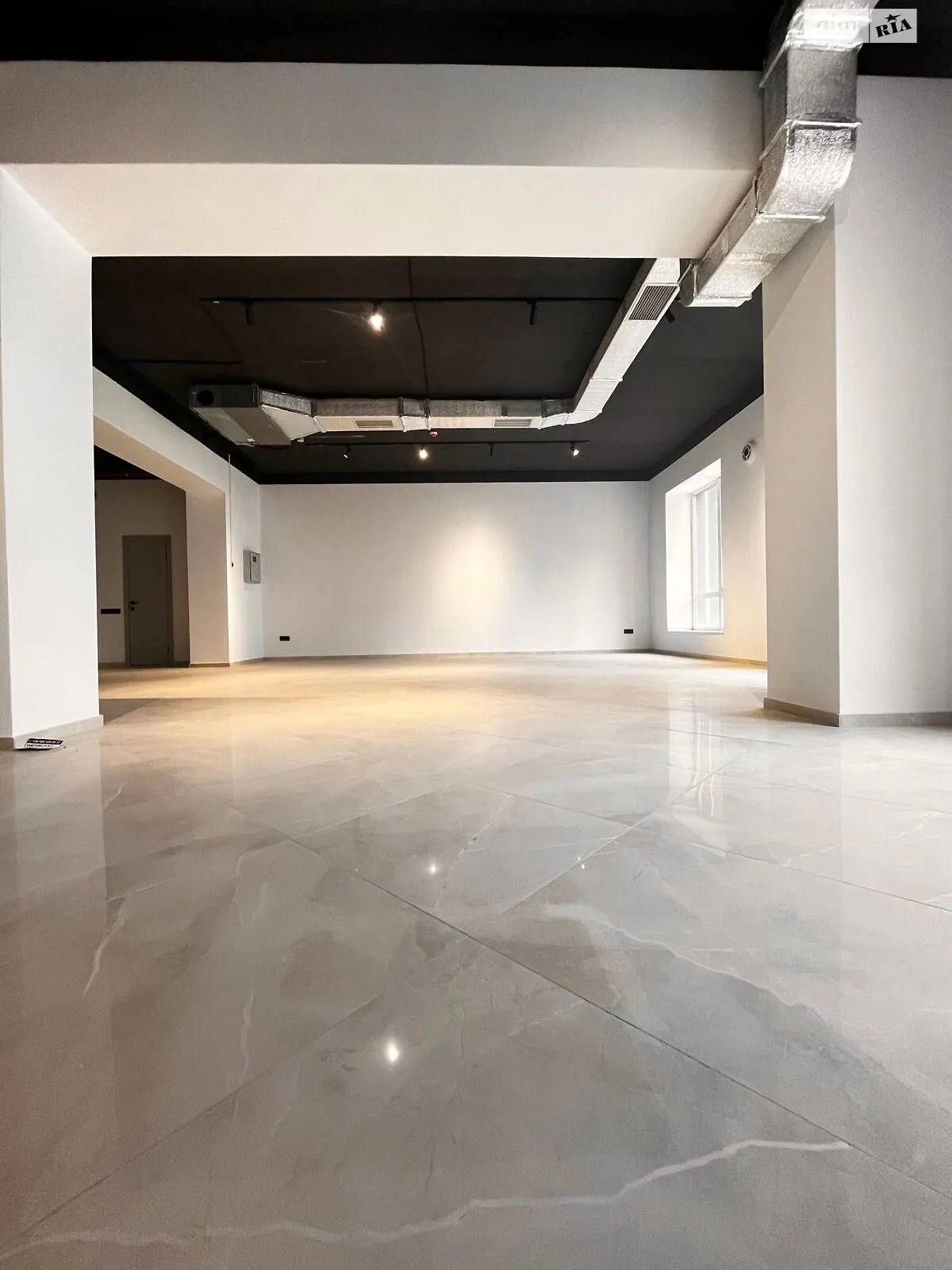 Продається приміщення вільного призначення 100.9 кв. м в 3-поверховій будівлі, цена: 191710 $ - фото 1