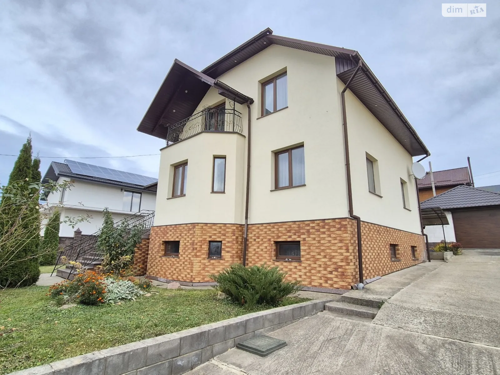 Продается дом на 2 этажа 217 кв. м с балконом, цена: 299900 $ - фото 1