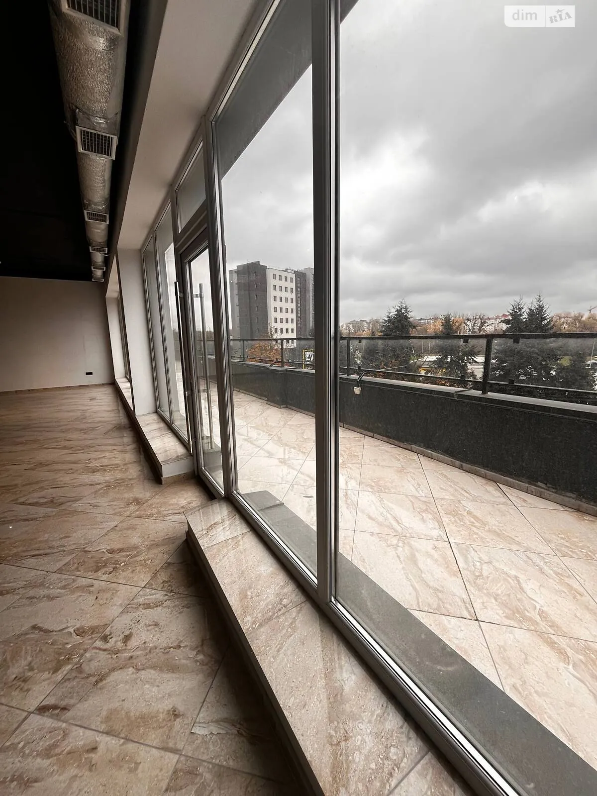 Продается помещения свободного назначения 129.9 кв. м в 3-этажном здании, цена: 246810 $ - фото 1