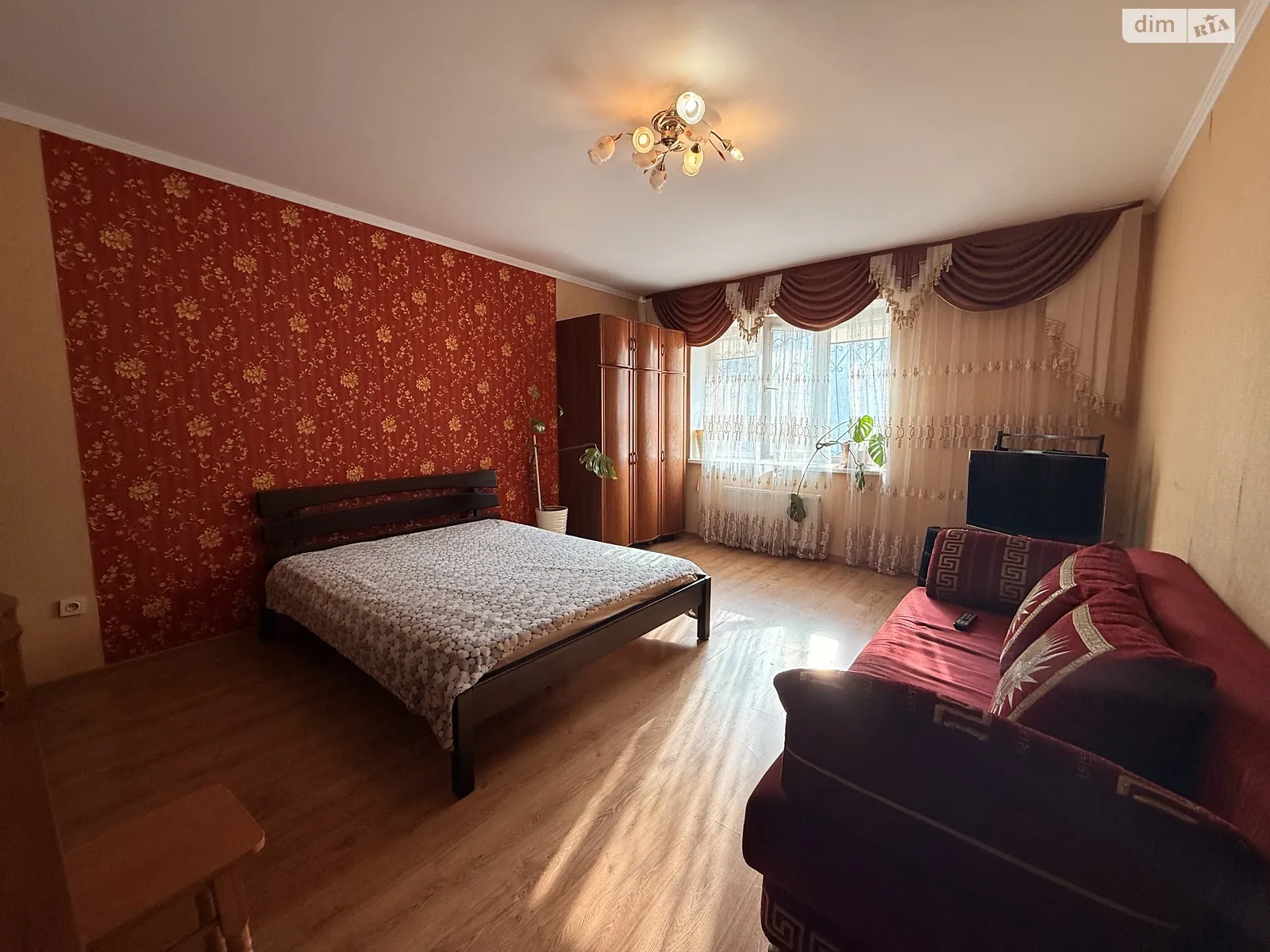 Здається в оренду 1-кімнатна квартира 52 кв. м у Чорноморську, вул. Парусна, 1Д - фото 1