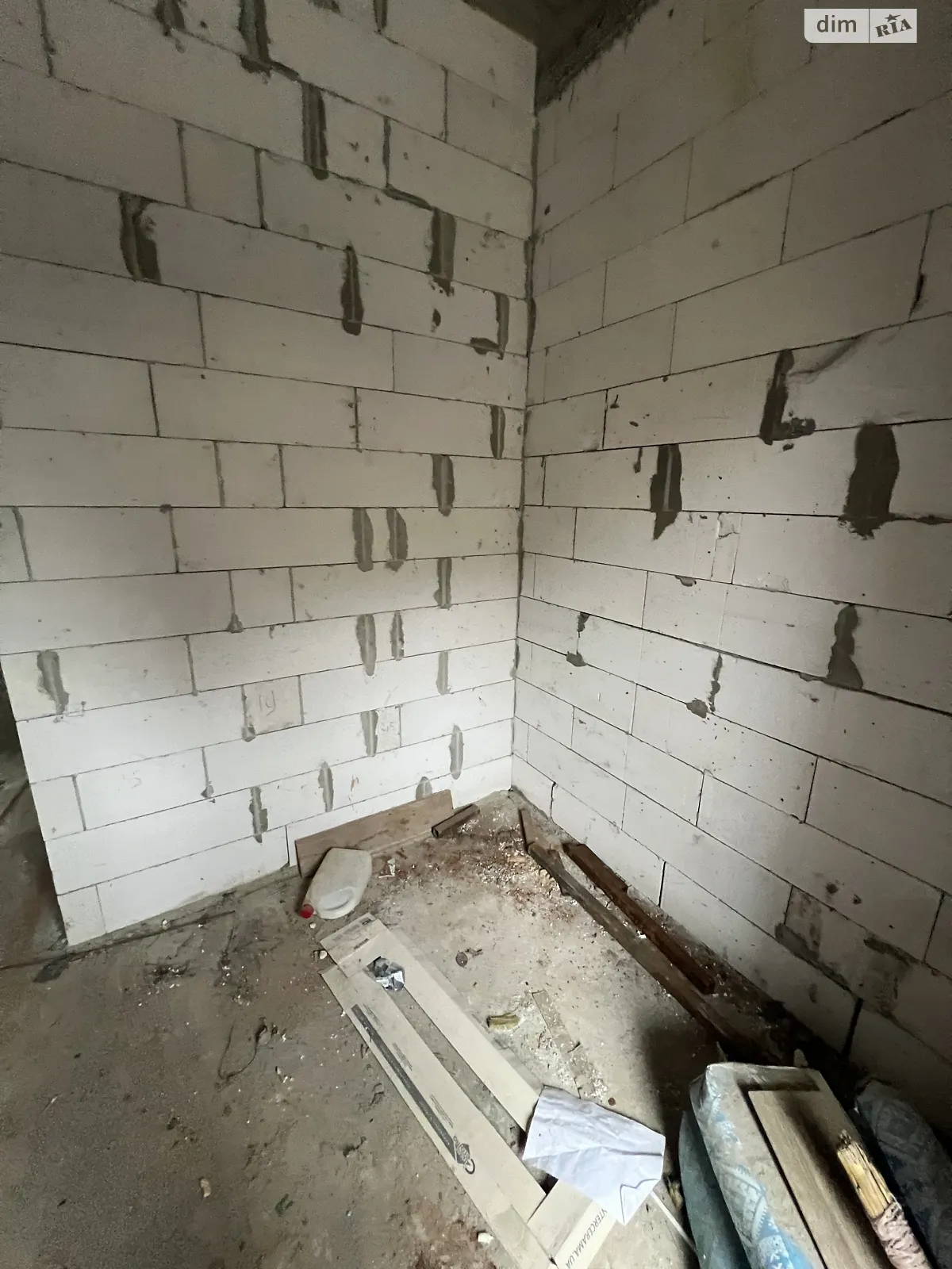 Продается дом на 2 этажа 110 кв. м с садом, цена: 90000 $ - фото 1