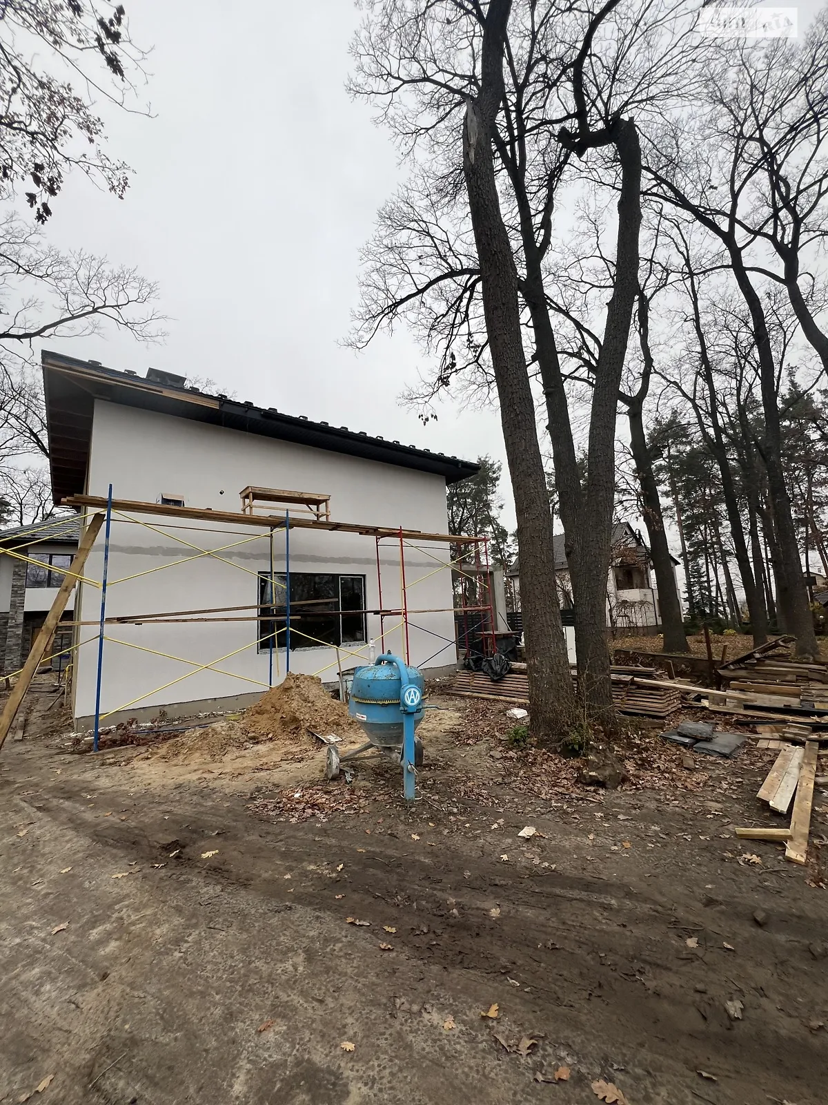 Продается дом на 3 этажа 120 кв. м с верандой, цена: 185000 $ - фото 1