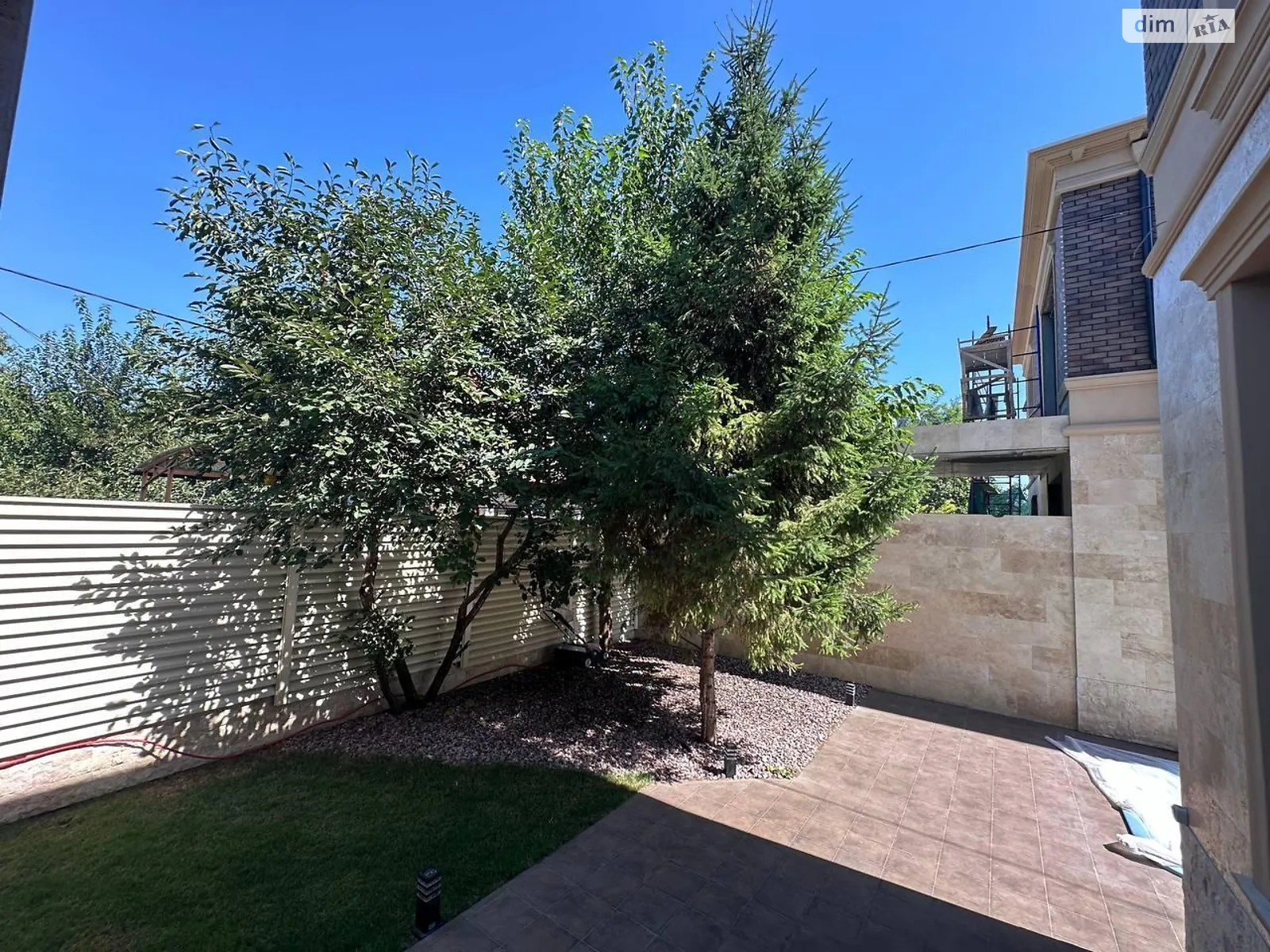 Продается дом на 2 этажа 300 кв. м с террасой, цена: 570000 € - фото 1