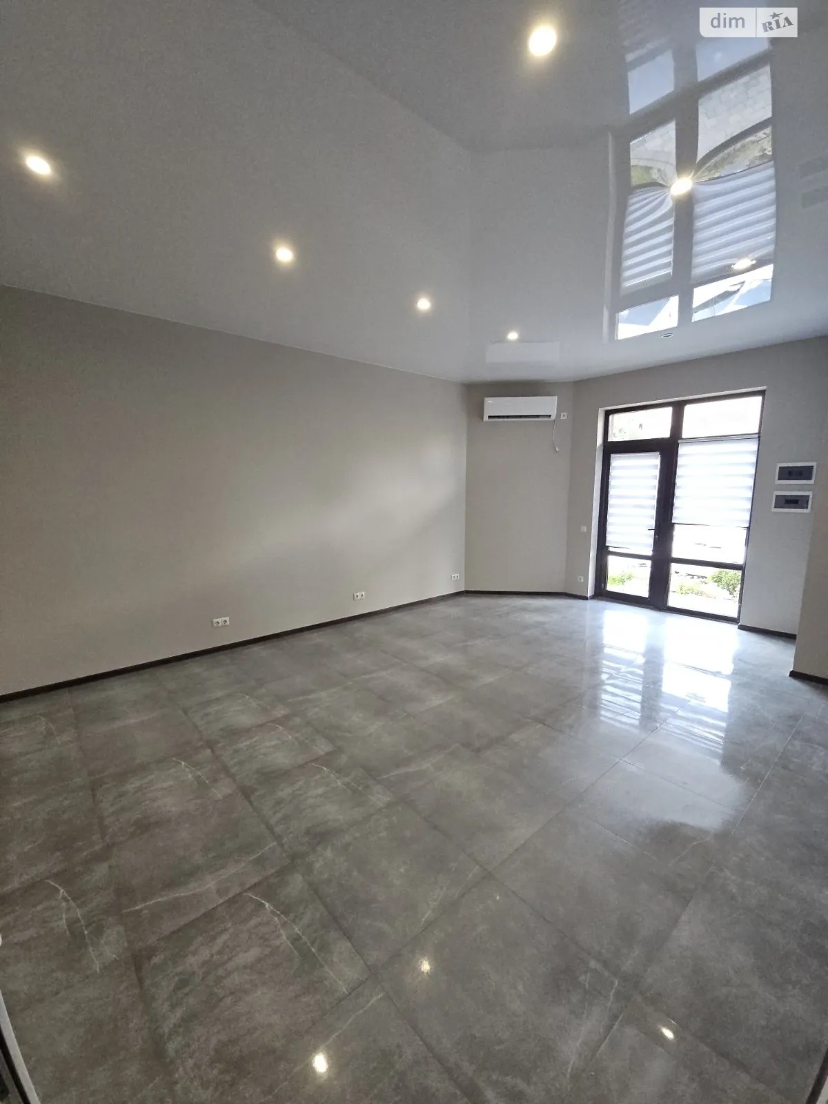 Сдается в аренду офис 53 кв. м в бизнес-центре, цена: 450 $ - фото 1