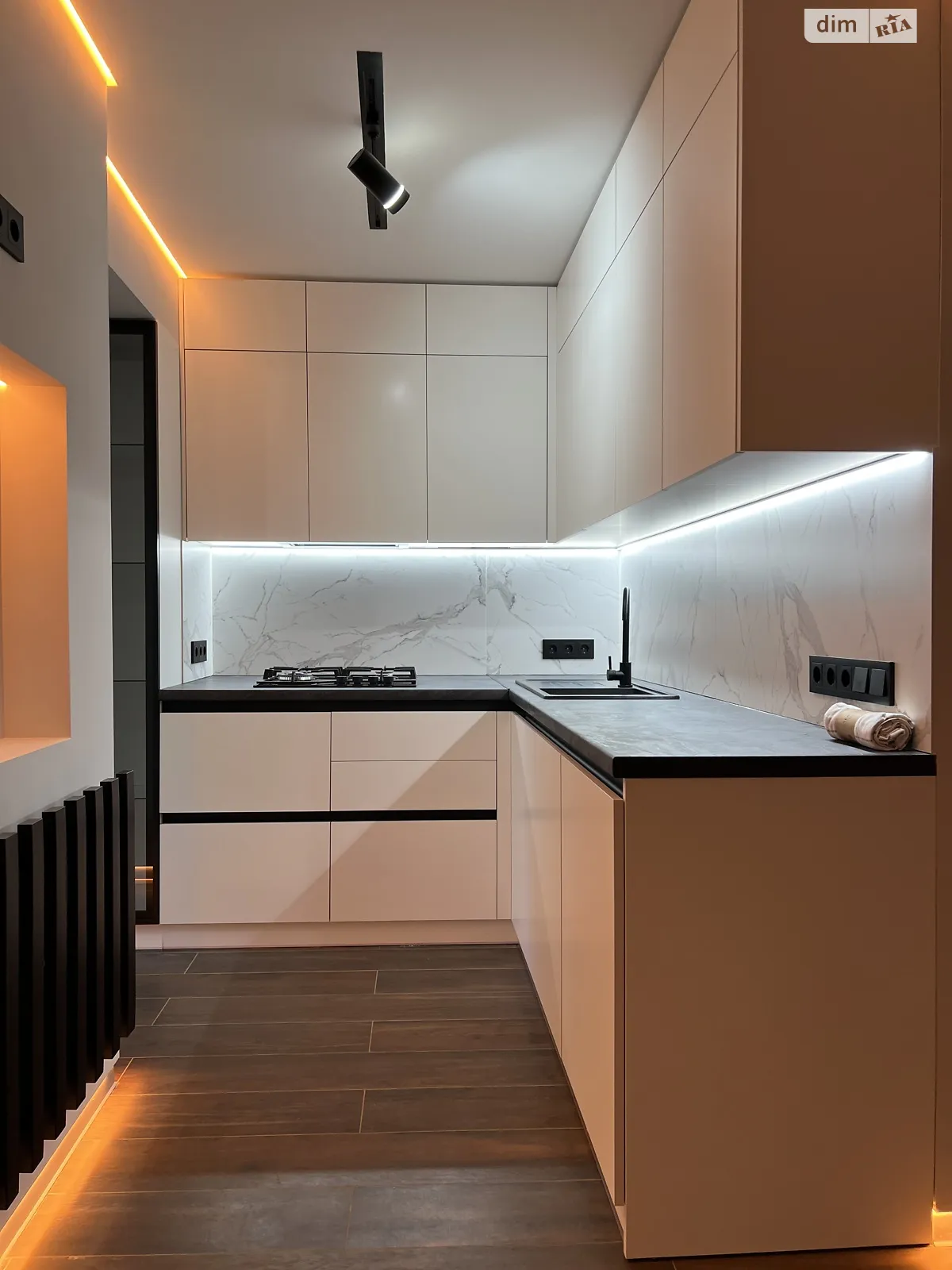 Продается 1-комнатная квартира 60 кв. м в Виннице, ул. Василия Порика - фото 1