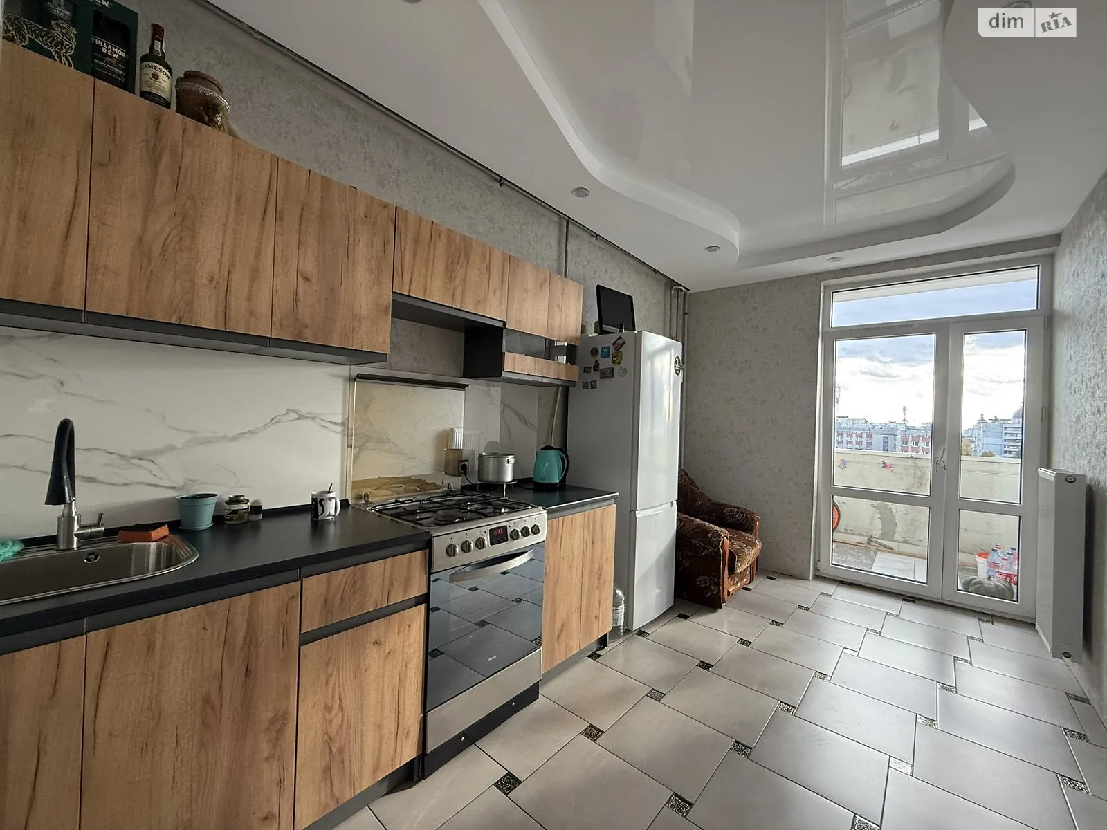 Продается 1-комнатная квартира 40 кв. м в Львове, ул. Леонида Перфецкого, 2 - фото 1