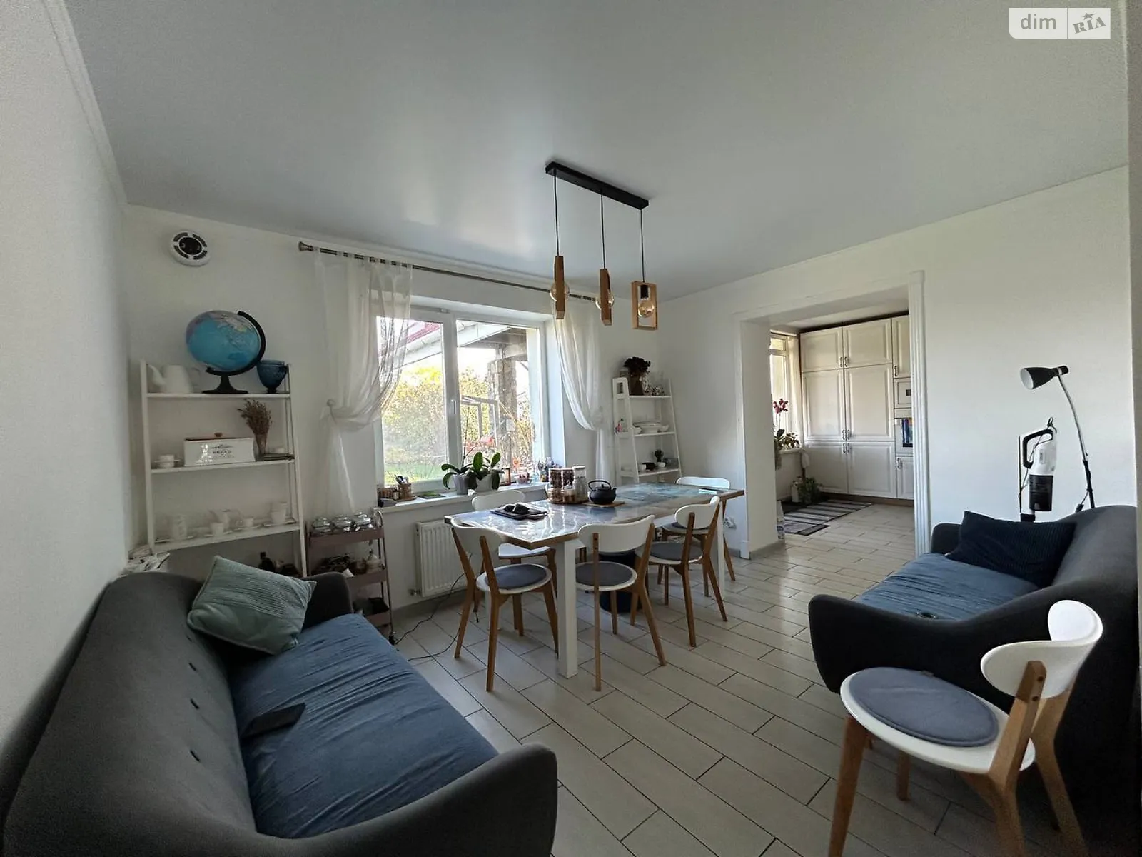 Продается дом на 2 этажа 200 кв. м с садом, цена: 279500 $ - фото 1