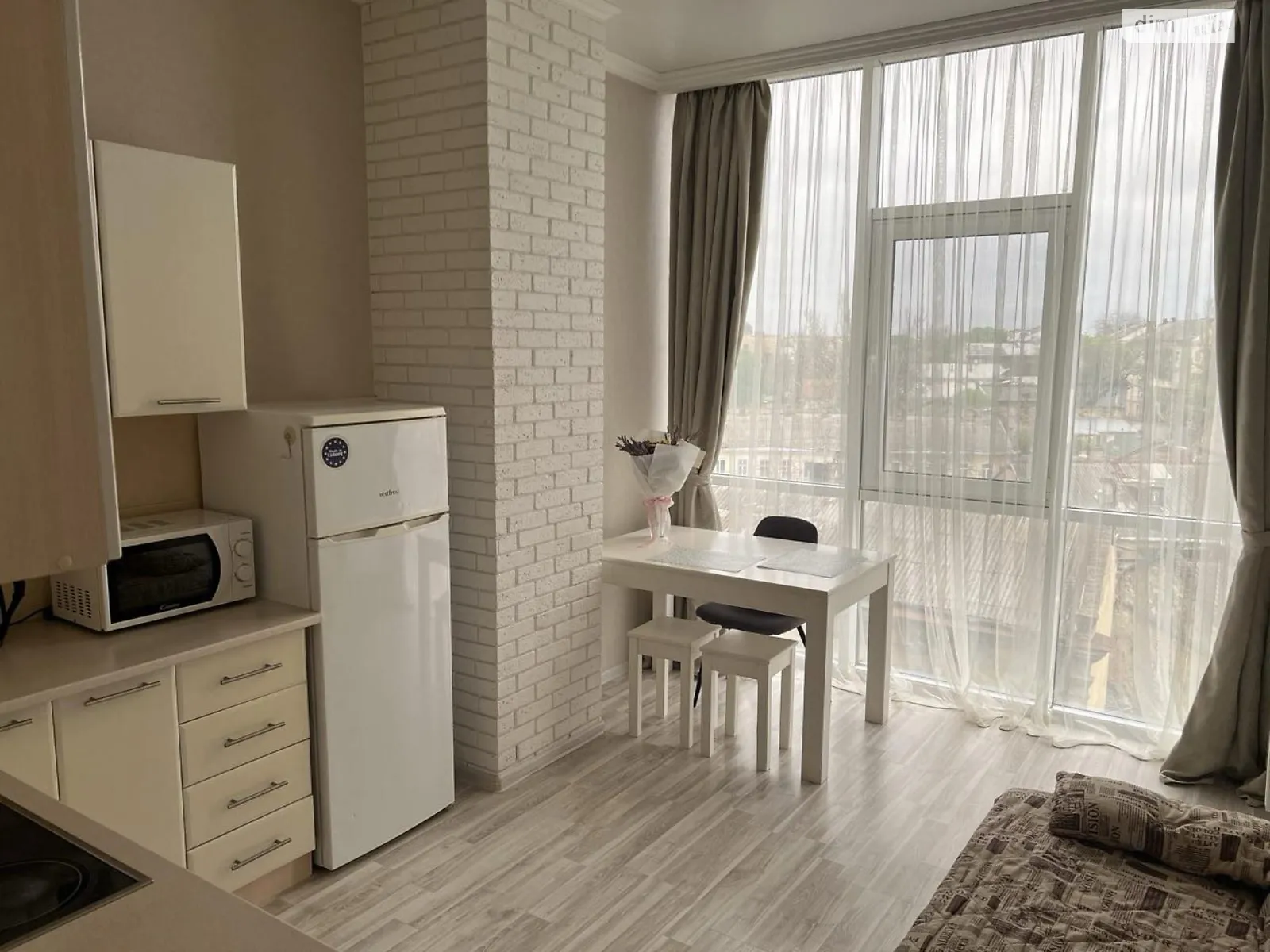 Продается 1-комнатная квартира 40 кв. м в Одессе, ул. Асташкина, 29/2 - фото 1