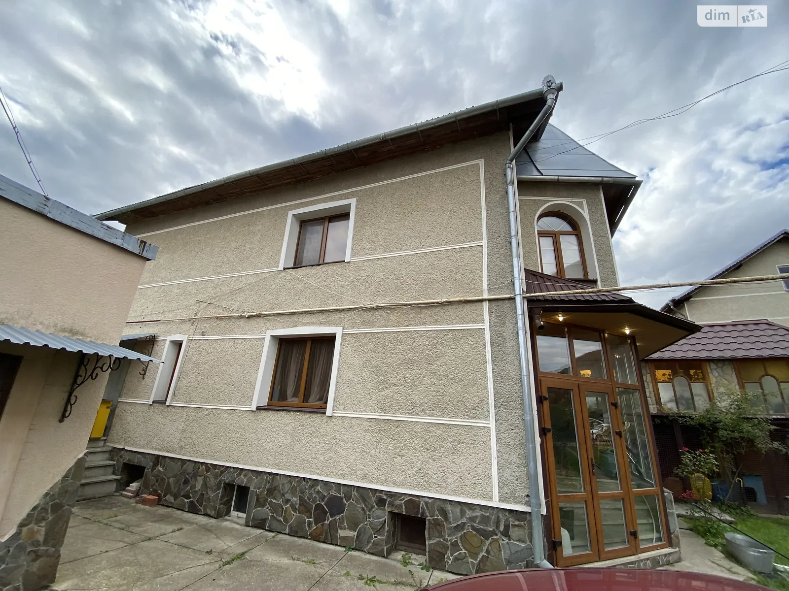 Продается дом на 2 этажа 176 кв. м с гаражом, цена: 120000 $ - фото 1