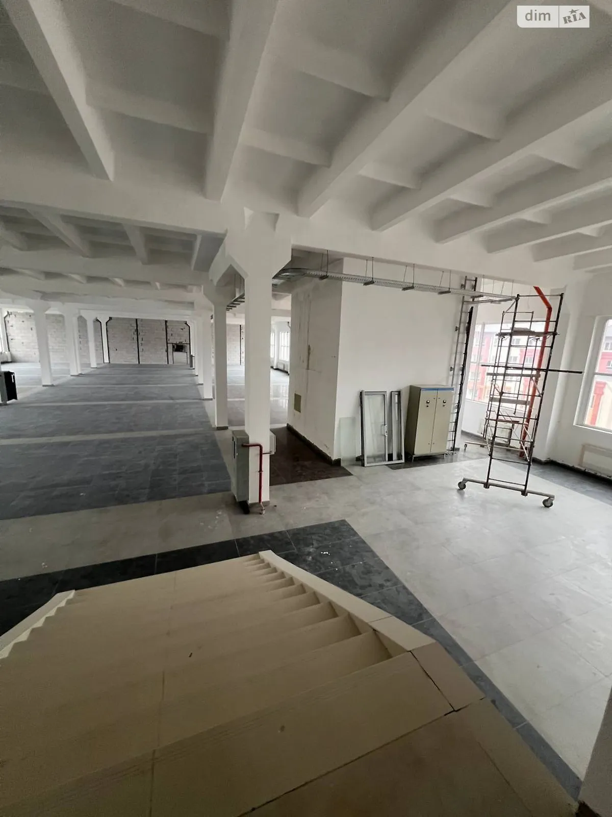 Сдается в аренду офис 2200 кв. м в бизнес-центре, цена: 26400 $ - фото 1