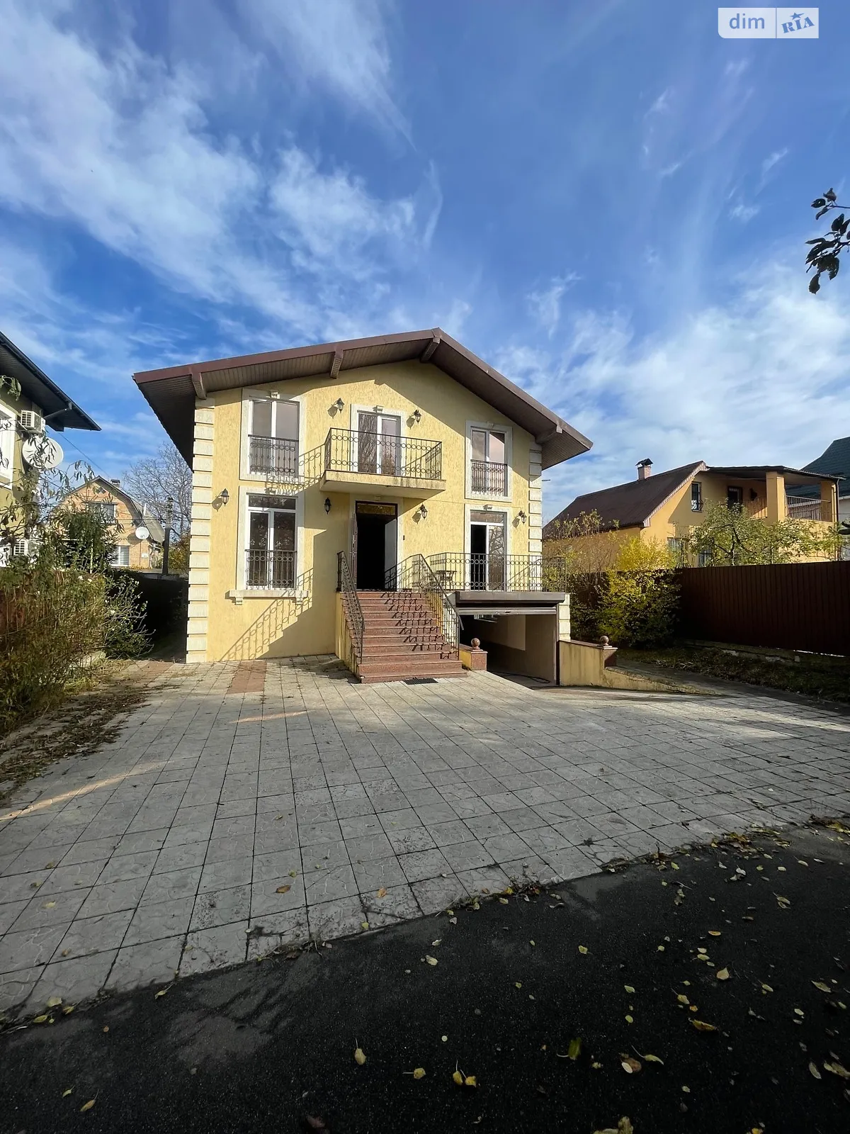 Продается дом на 2 этажа 267 кв. м с садом, цена: 250000 $ - фото 1