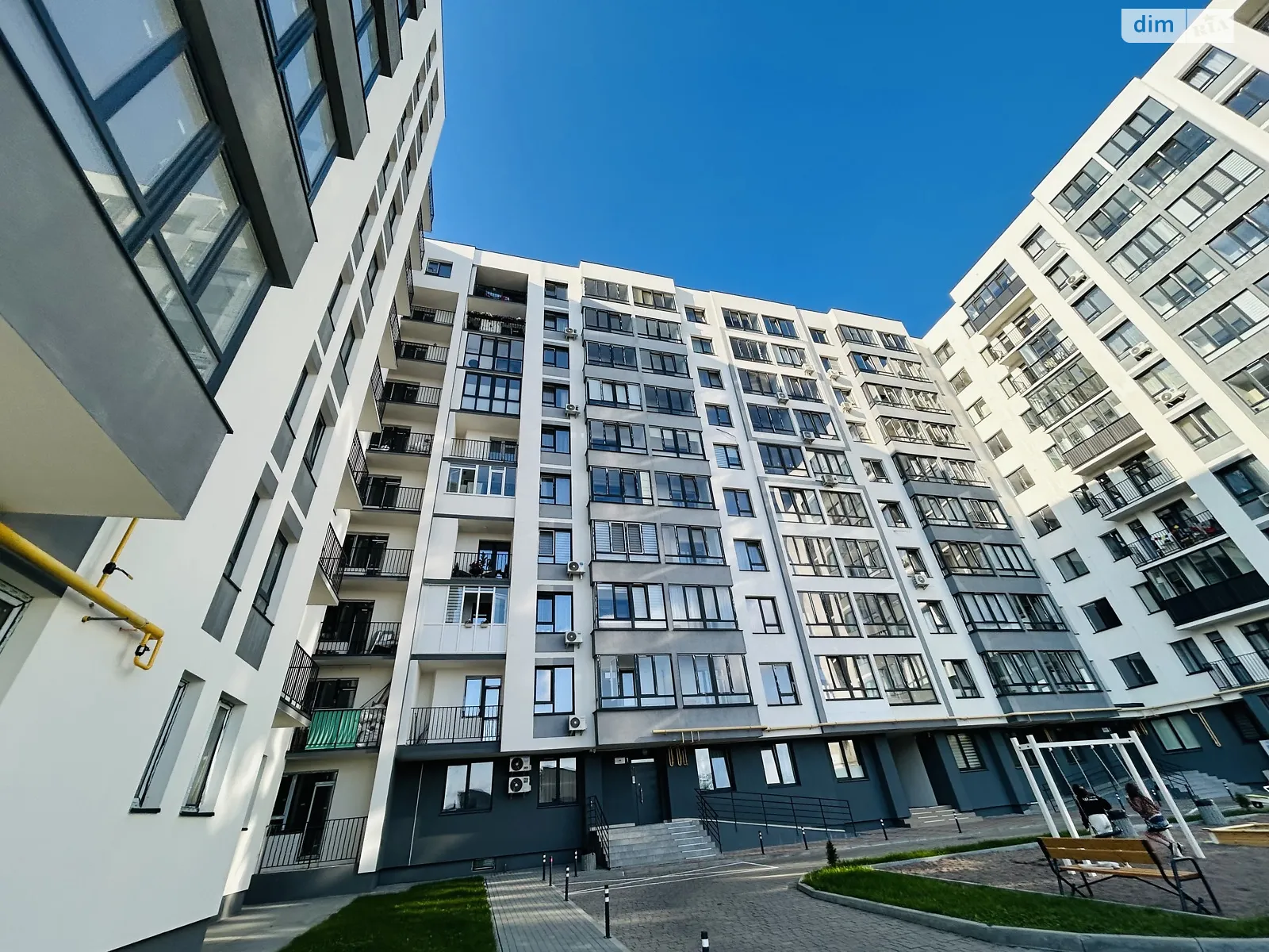 Продается 3-комнатная квартира 78 кв. м в Львове, ул. Длинная, 30 - фото 1