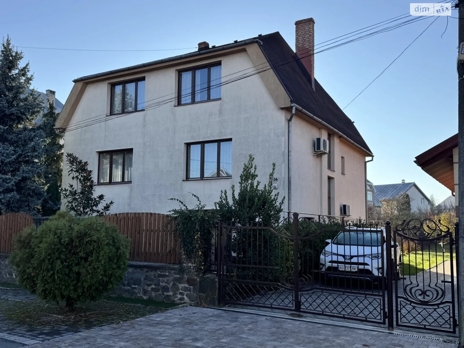 Продается дом на 3 этажа 300 кв. м с террасой, цена: 250000 $ - фото 1