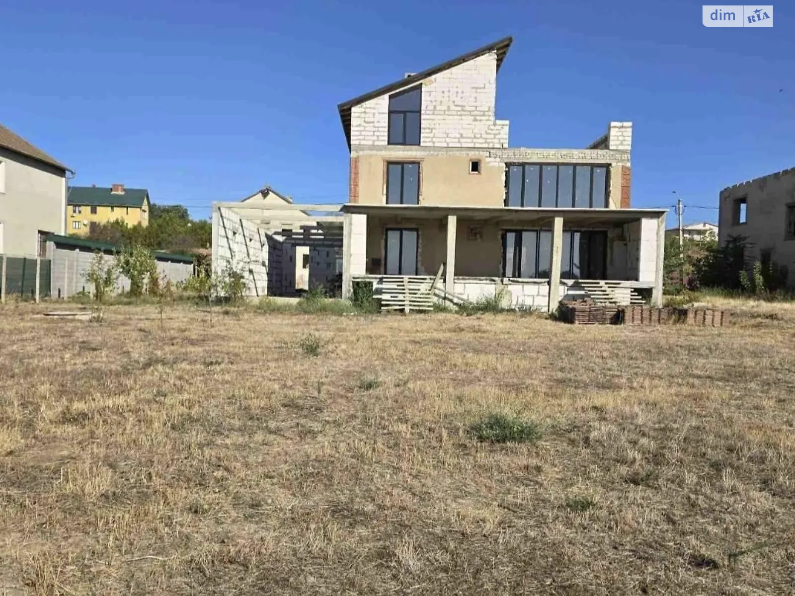 Продается дом на 2 этажа 370 кв. м с баней/сауной, цена: 99000 $ - фото 1