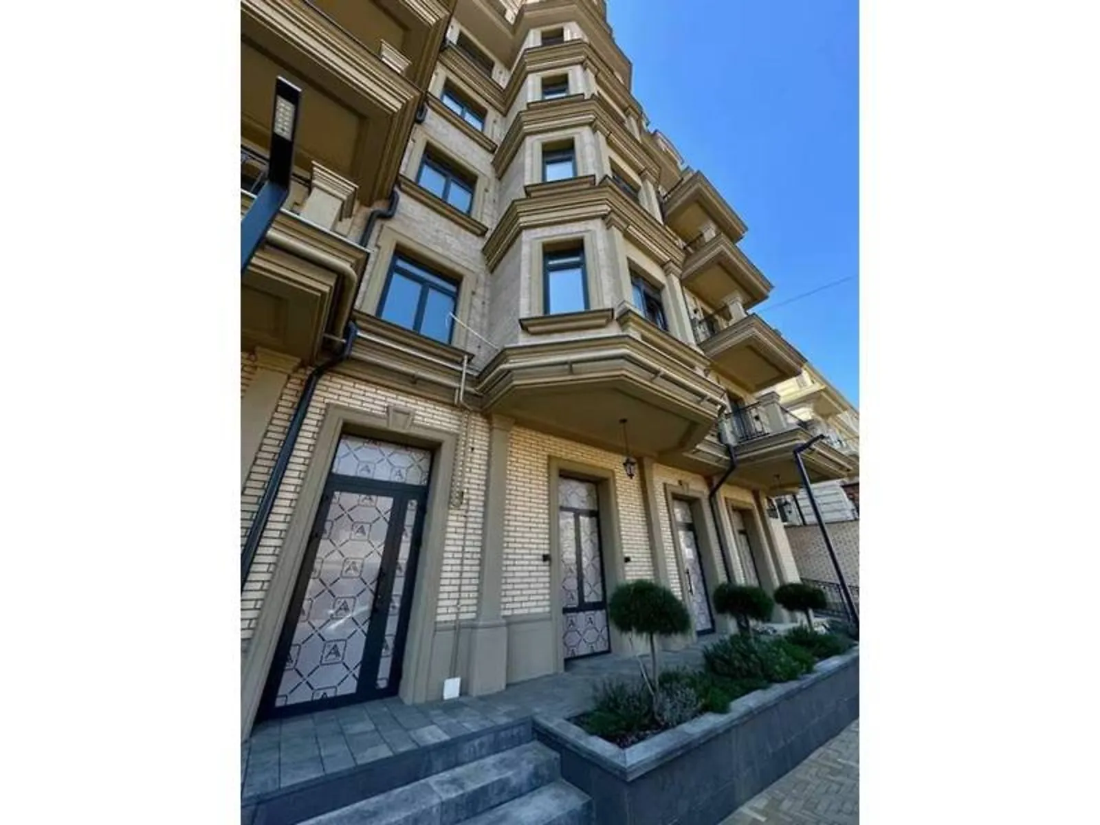 Продается 1-комнатная квартира 48 кв. м в Одессе, Фонтанская дор., 63 - фото 1