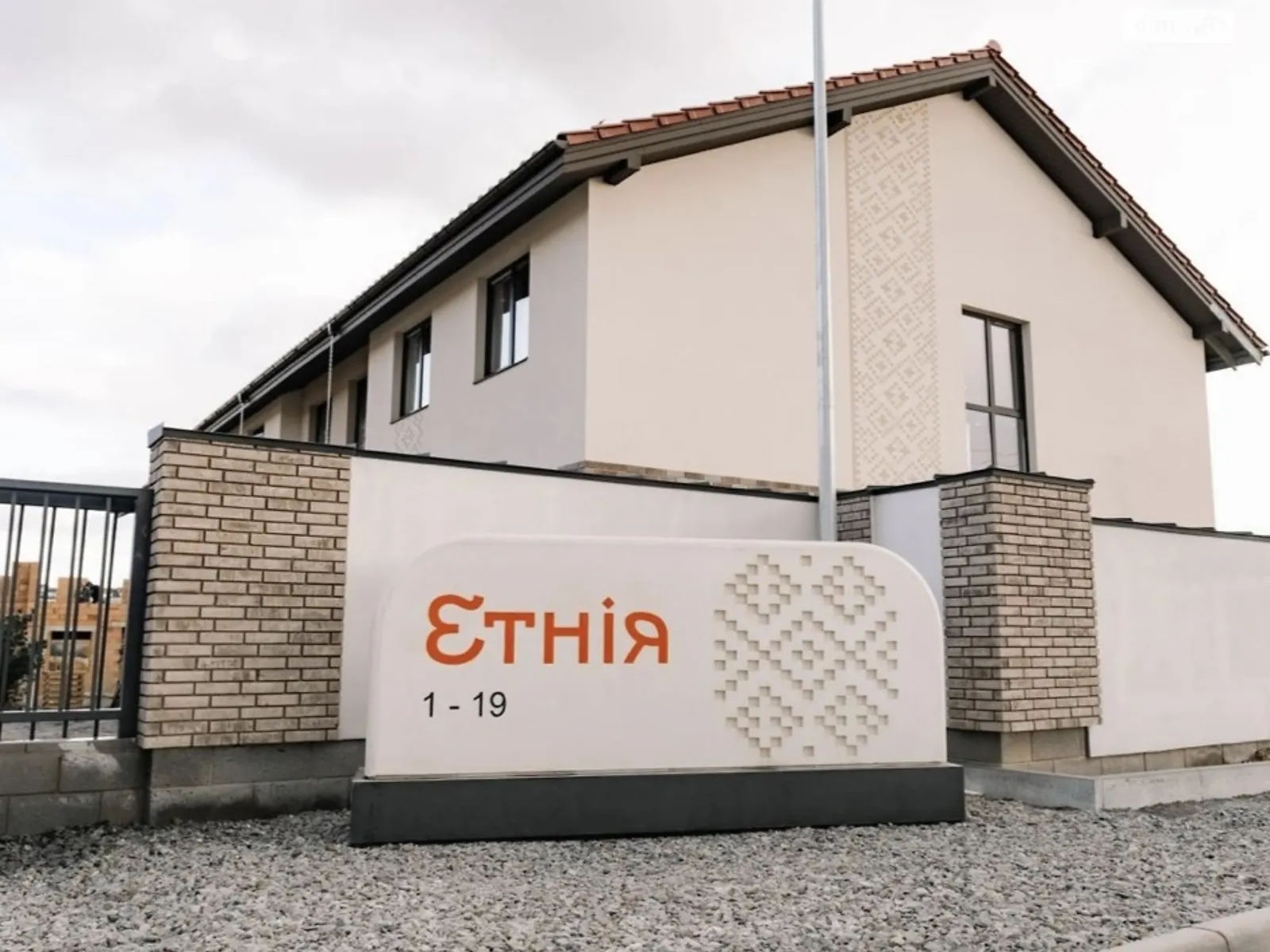 Продается дом на 2 этажа 110 кв. м с баней/сауной, цена: 108000 $ - фото 1