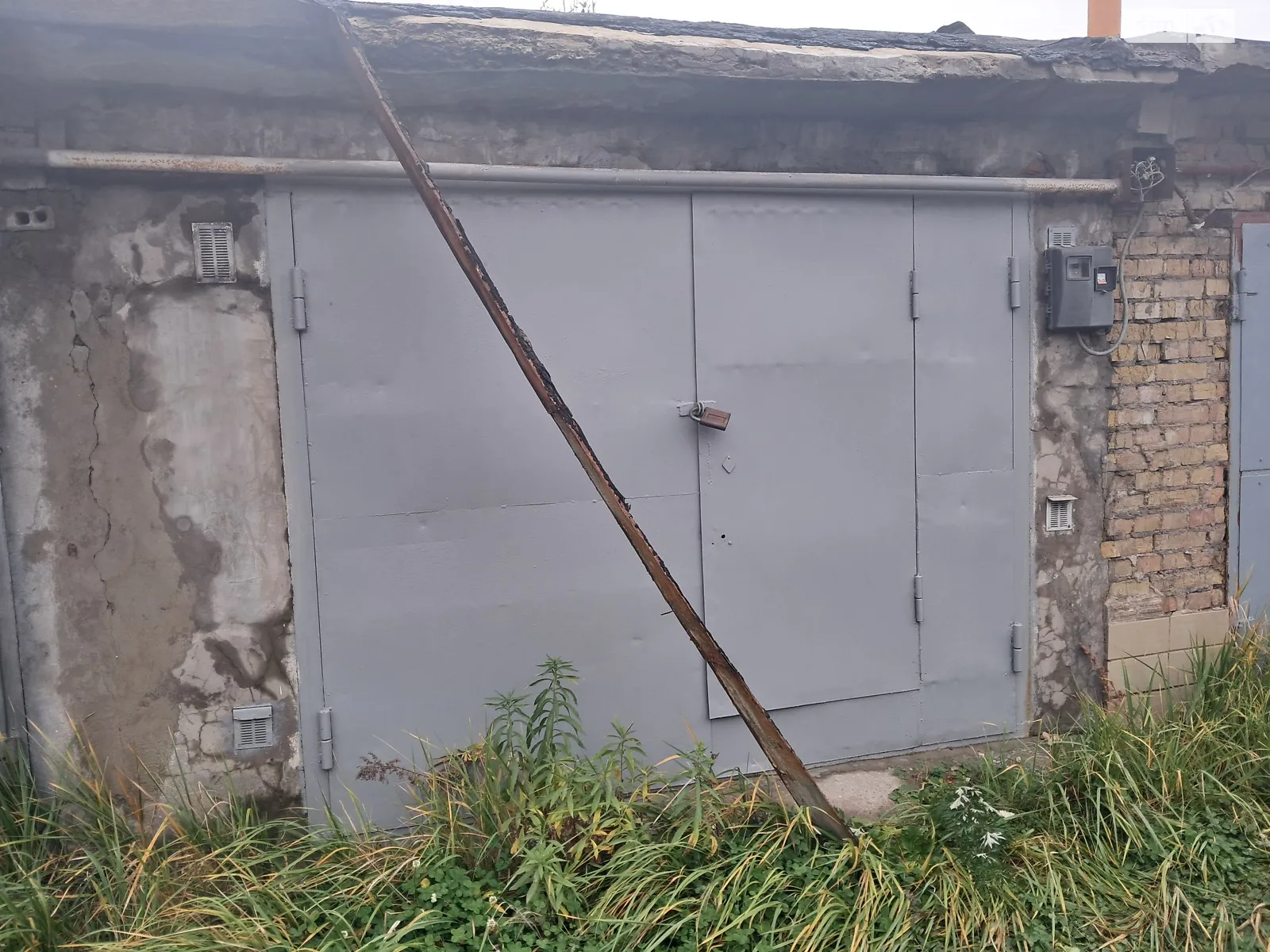 Продается место в гаражном кооперативе под легковое авто на 40.6 кв. м, цена: 6000 $ - фото 1