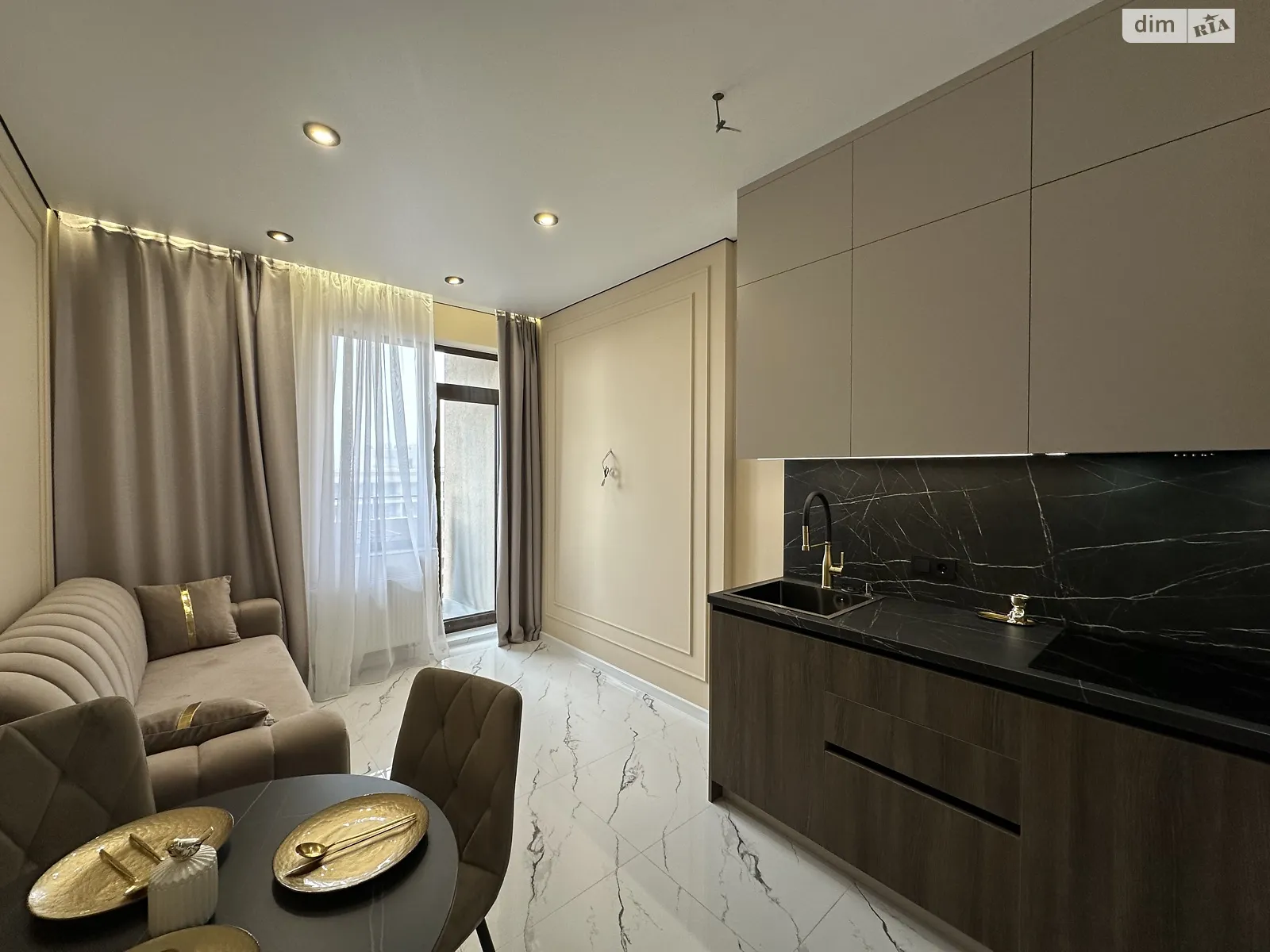 Продается 1-комнатная квартира 41 кв. м в Одессе, ул. Генуэзская, 1/1 - фото 1