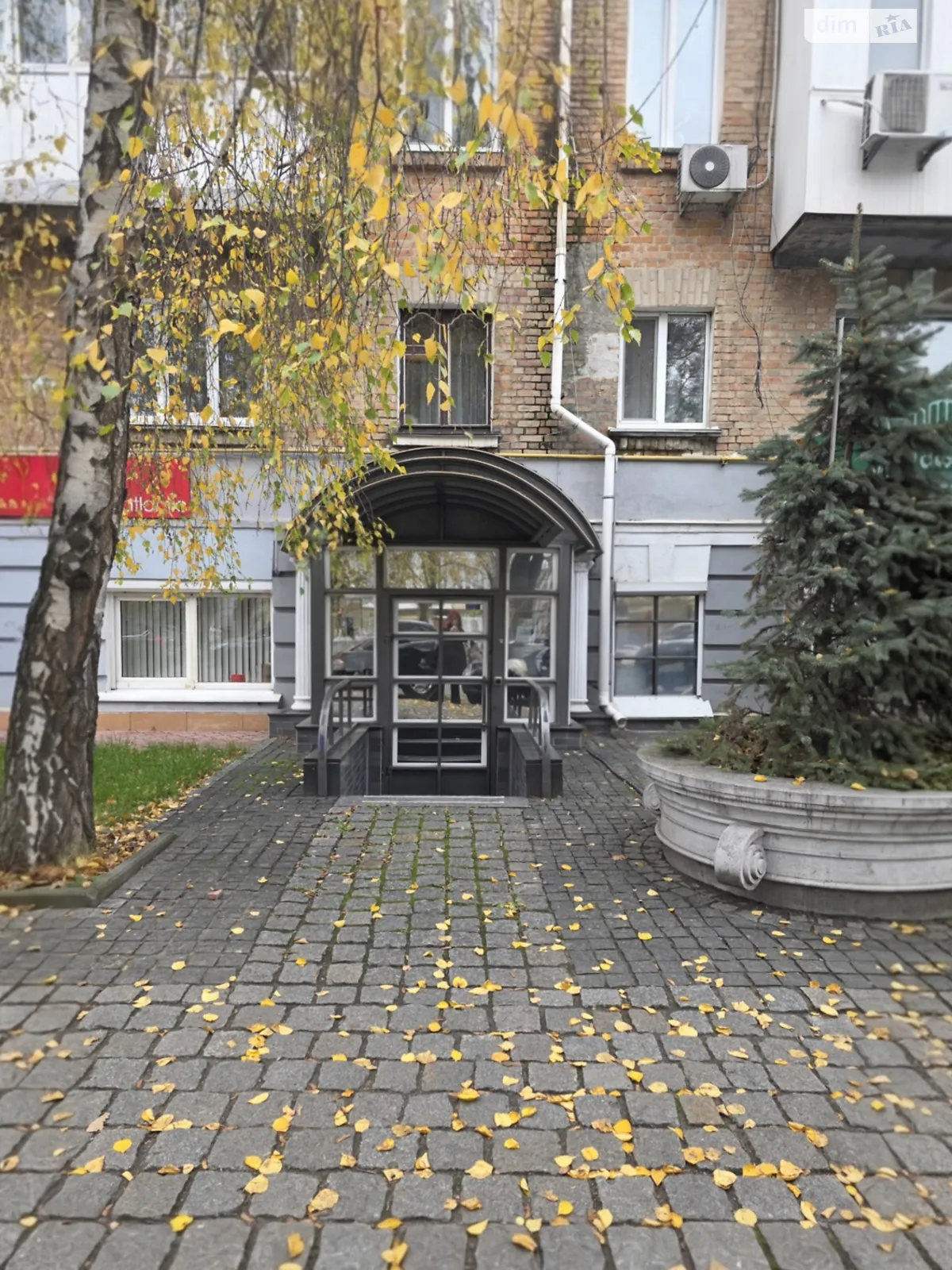 Продается офис 130 кв. м в бизнес-центре, цена: 220000 $ - фото 1