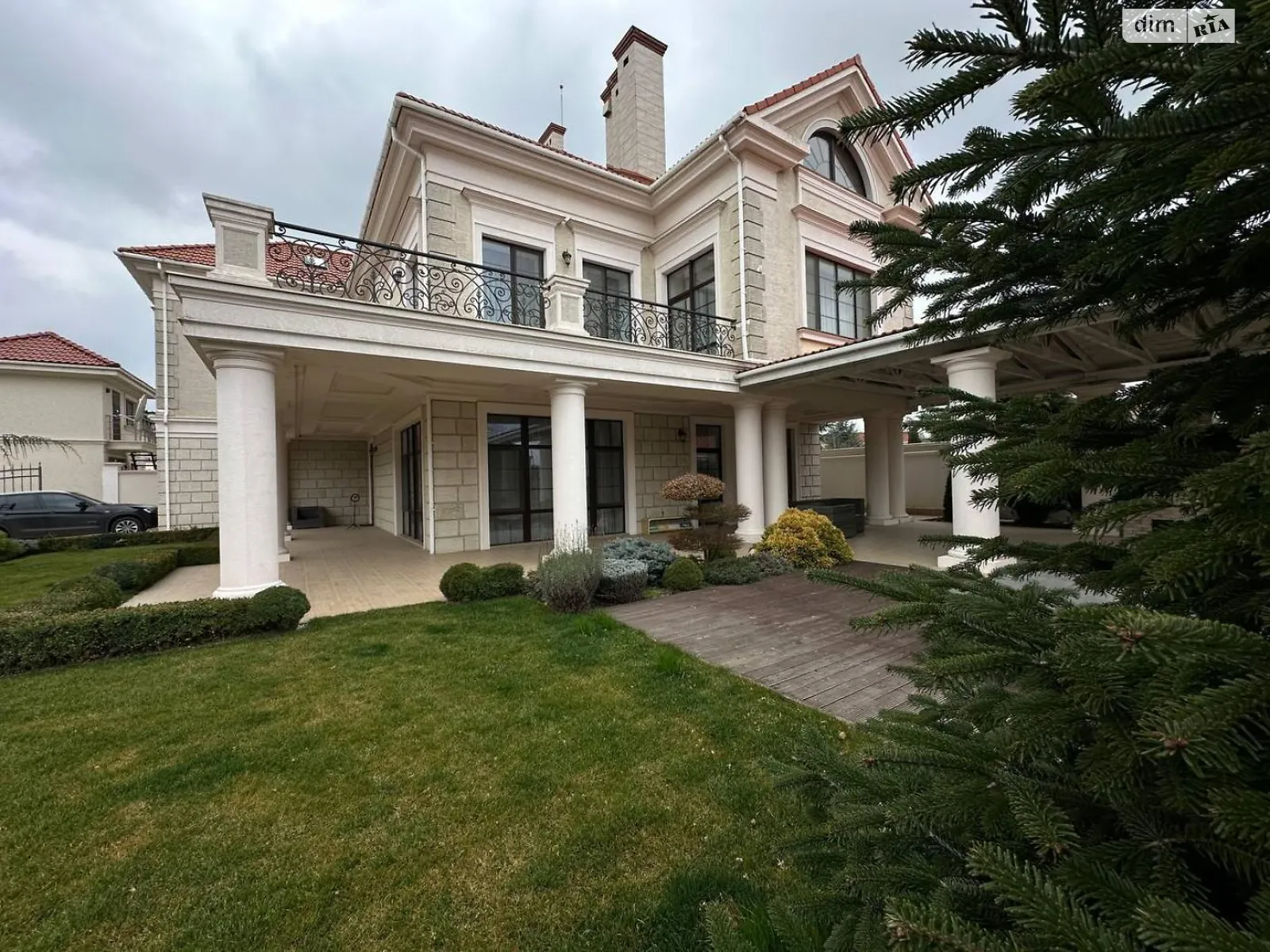 Продается дом на 2 этажа 677 кв. м с бассейном, цена: 1200000 $ - фото 1