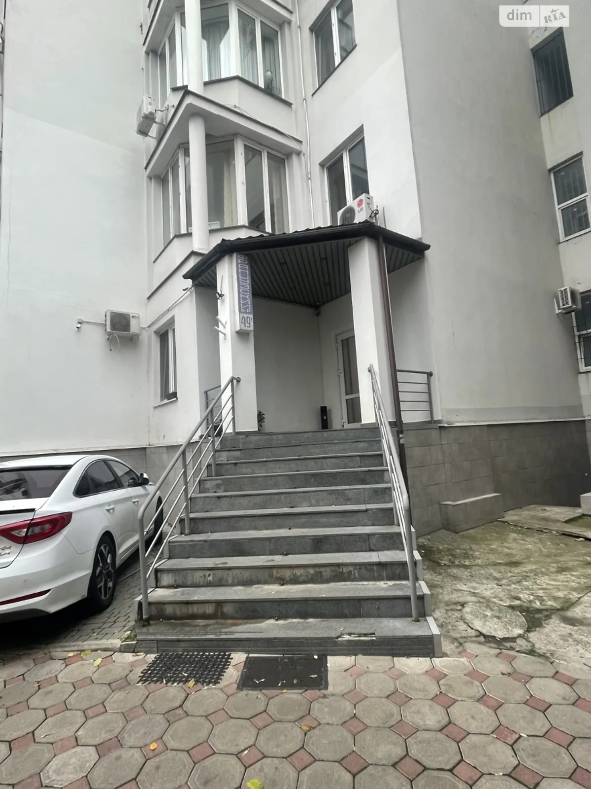 бул. Французский, 49А Приморский Одесса - фото 1