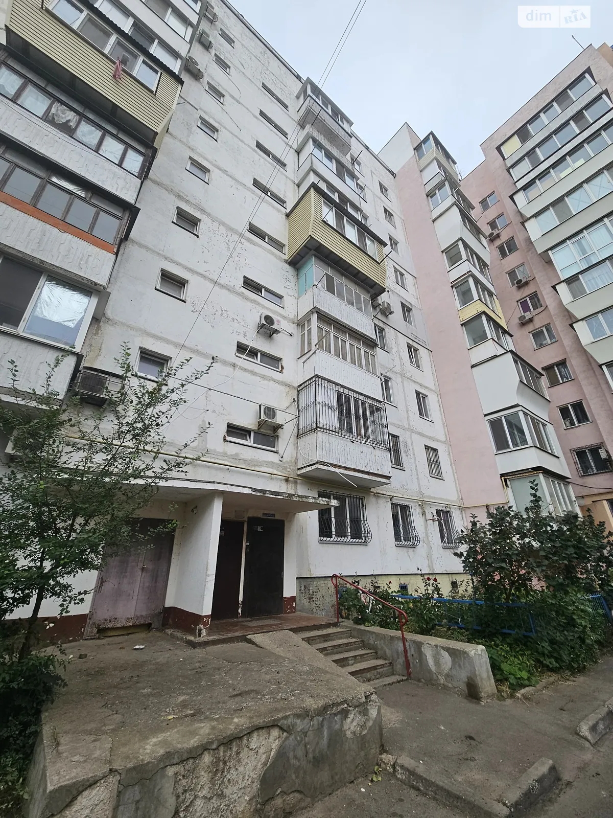 Продається 3-кімнатна квартира 63 кв. м у Чорноморську, вул. Паркова - фото 1