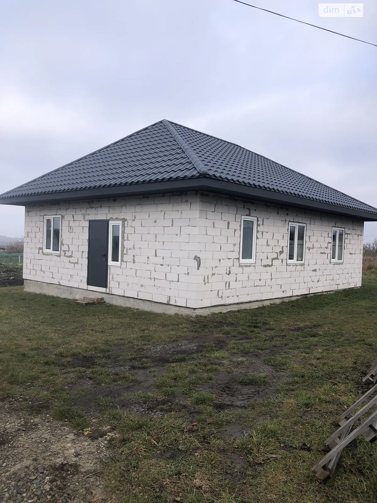 Продается одноэтажный дом 98 кв. м с гаражом, цена: 50000 $ - фото 1