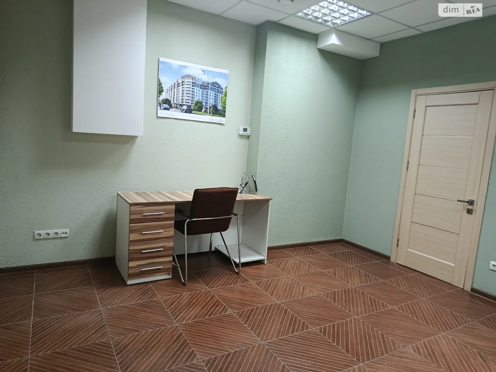 Сдается в аренду офис 18 кв. м в бизнес-центре, цена: 7200 грн - фото 1