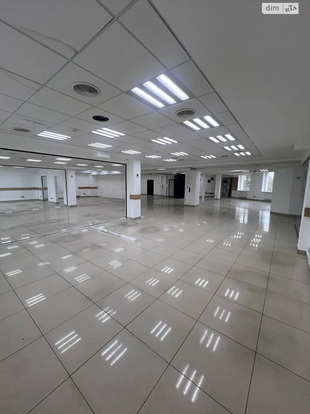 Сдается в аренду офис 540 кв. м в бизнес-центре, цена: 7560 $ - фото 1