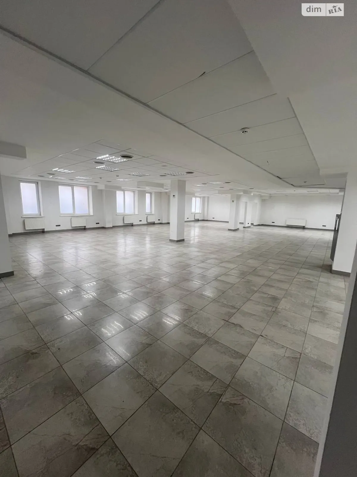 Сдается в аренду офис 540 кв. м в бизнес-центре, цена: 7560 $ - фото 1