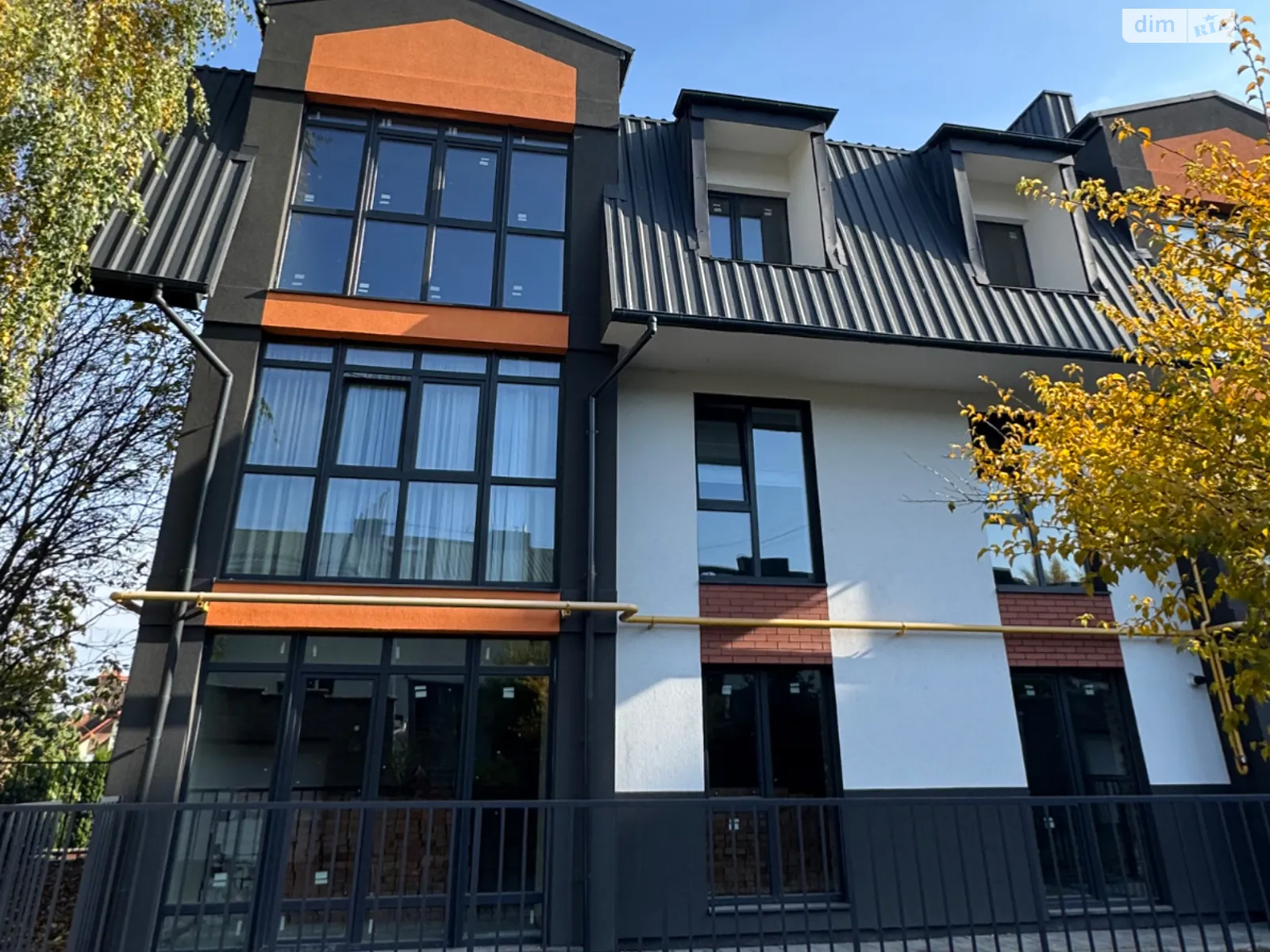 Продается 2-комнатная квартира 63.7 кв. м в Ровно, ул. Буковинская, 20А - фото 1