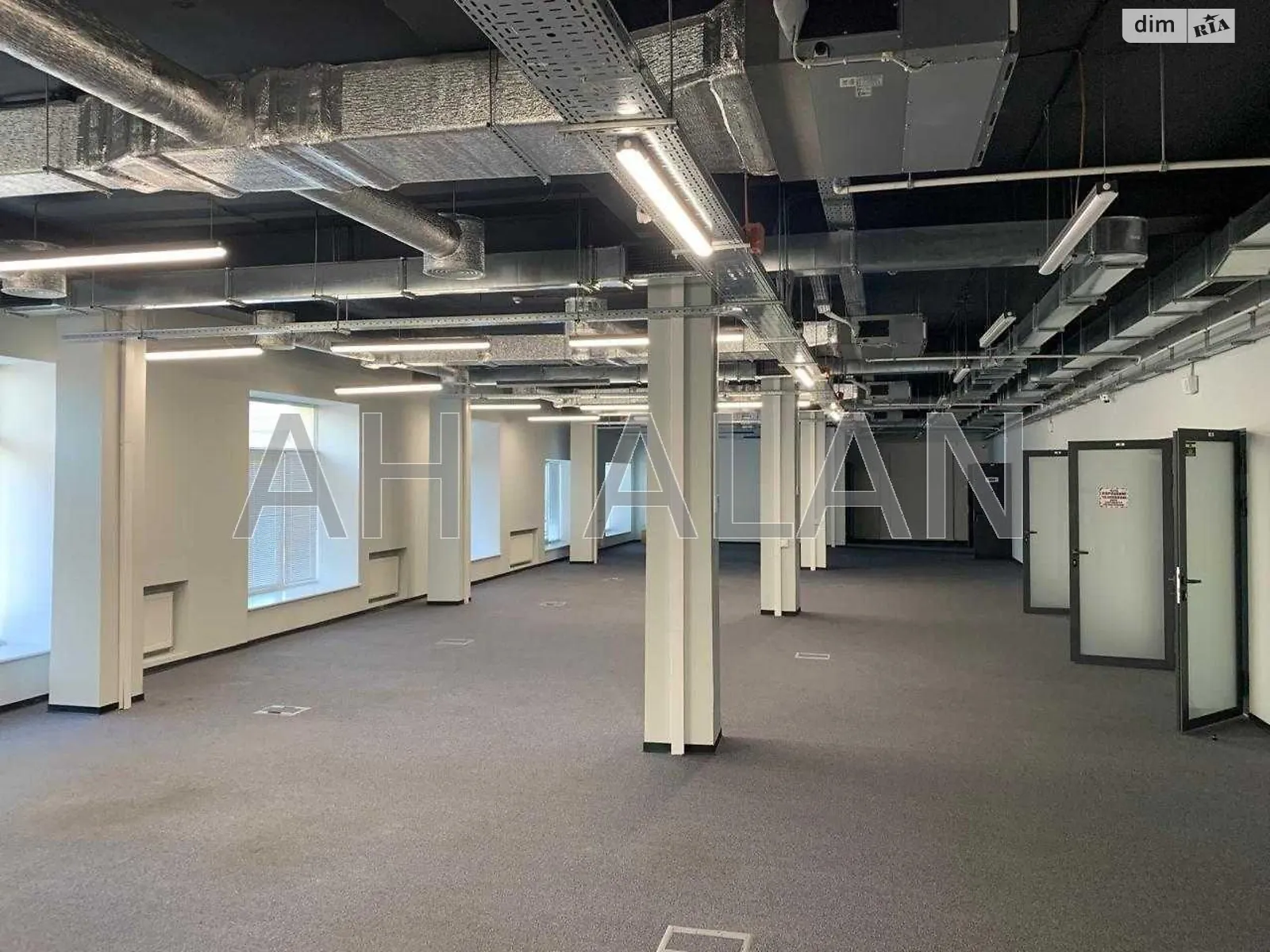 Сдается в аренду офис 1665 кв. м в бизнес-центре, цена: 1082250 грн - фото 1