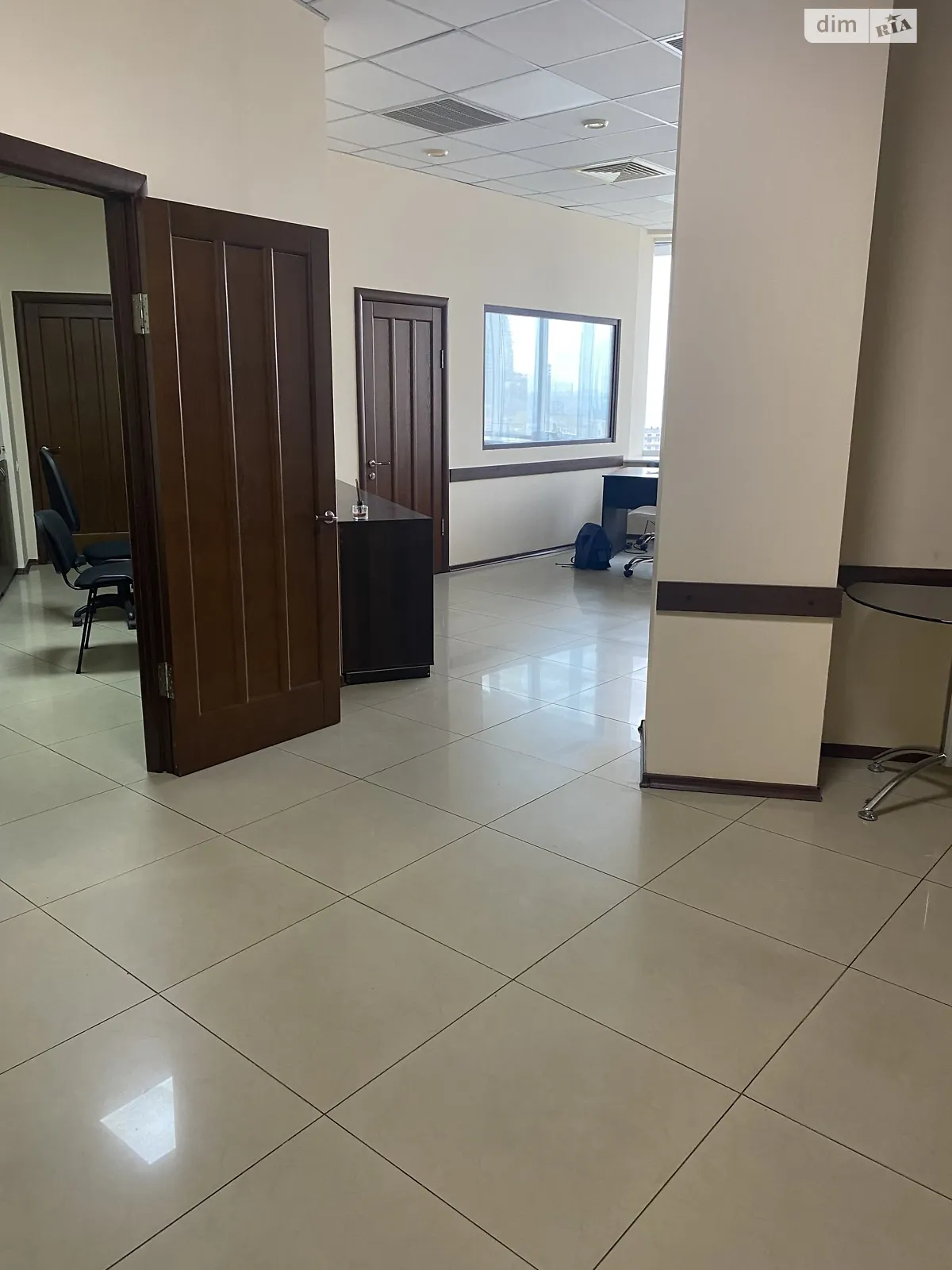 Сдается в аренду офис 70 кв. м в бизнес-центре, цена: 18000 грн - фото 1